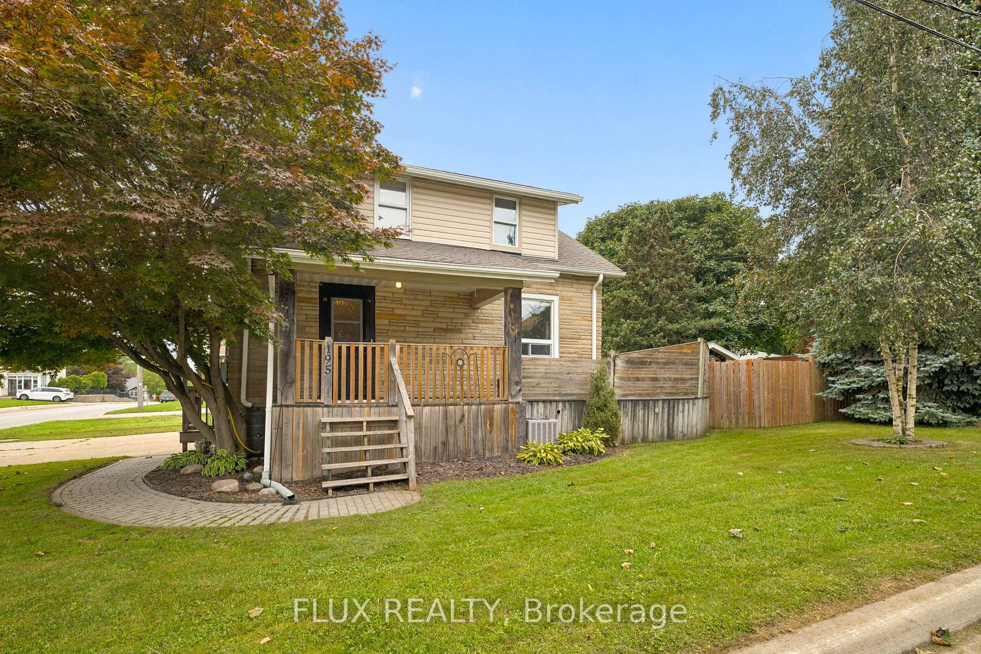 Photo of 195 Victoria Avenue S