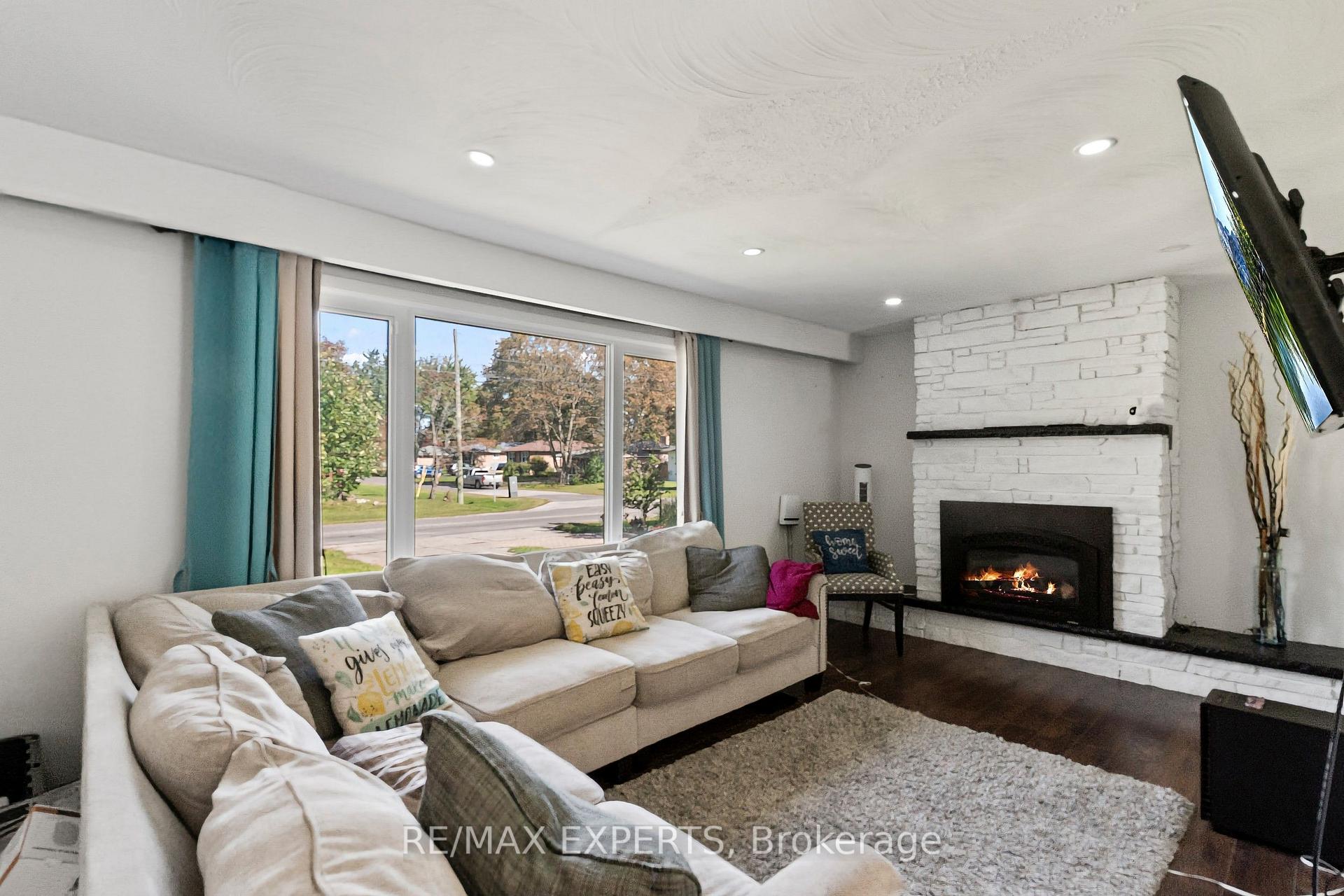 Photo 6 of 23 Thomas Street, Cobourg — HOMEH