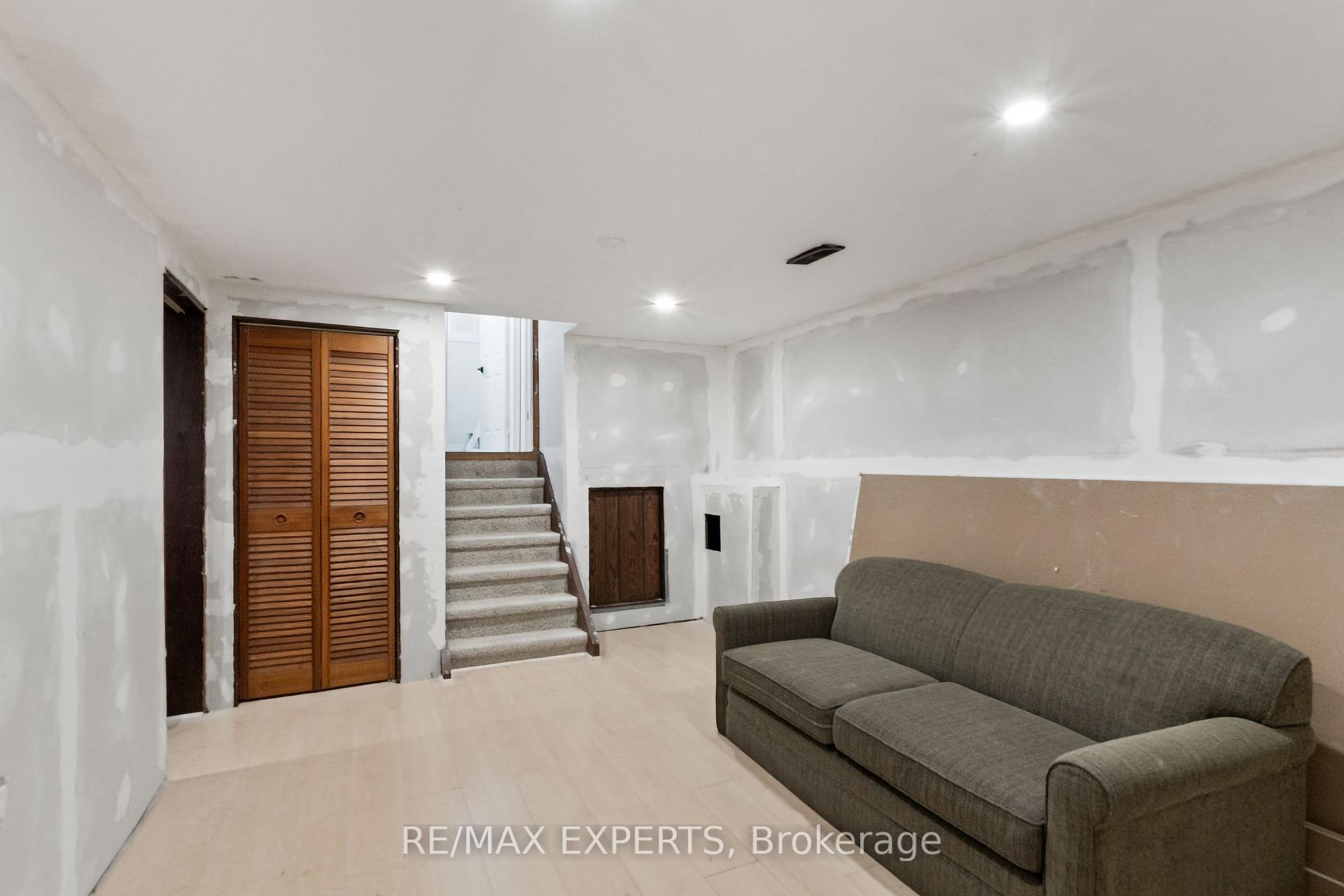 Photo 20 of 23 Thomas Street, Cobourg — HOMEH