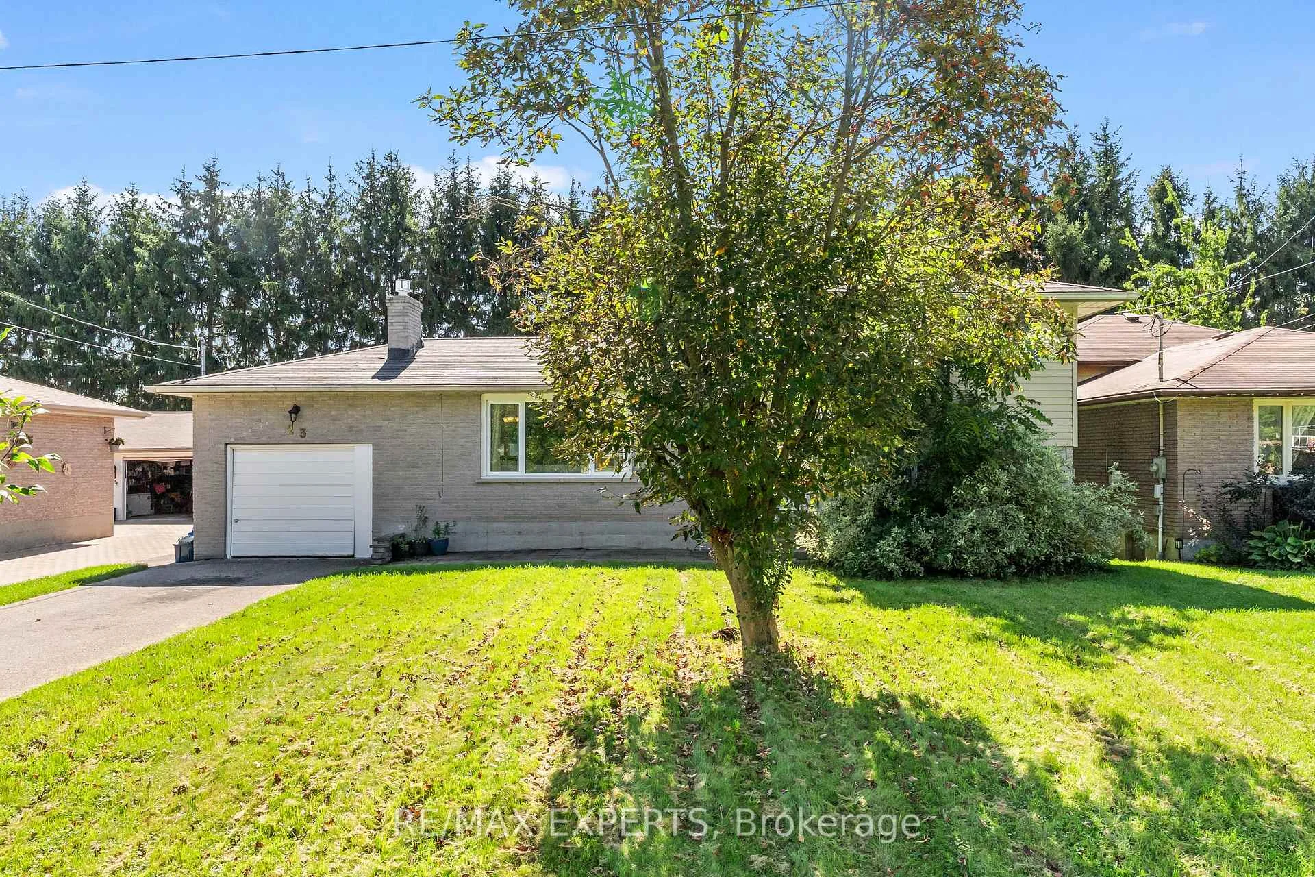 Photo 2 of 23 Thomas Street, Cobourg — HOMEH
