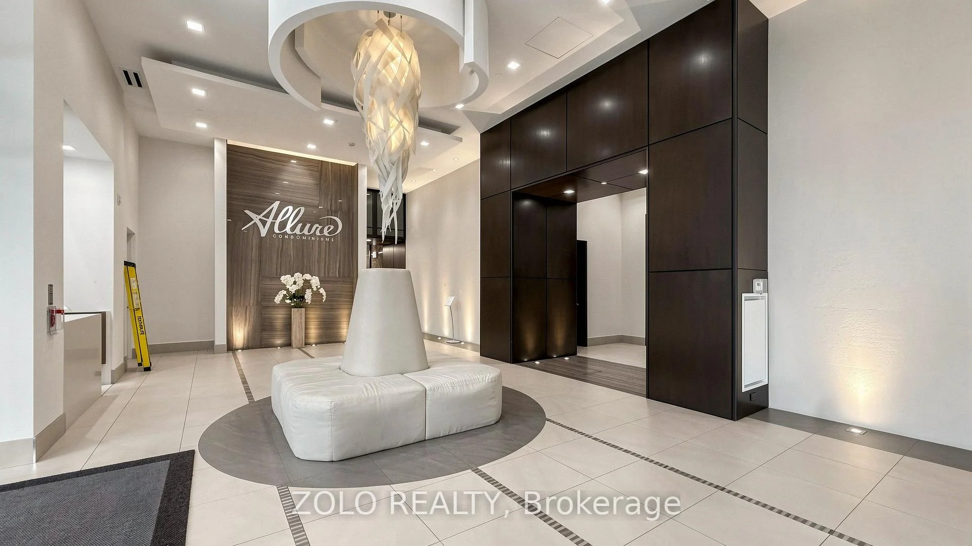 Photo 5 of Unit 307, 23 Glebe Road W, Toronto, Yonge-Eglinton — HOMEH