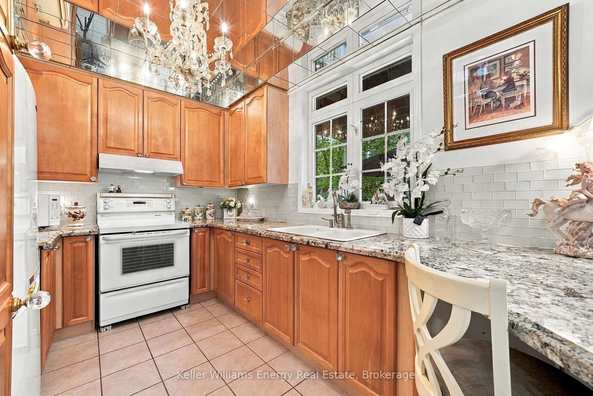 Photo 7 of 990 Glenbourne Drive, Oshawa, Pinecrest — HOMEH