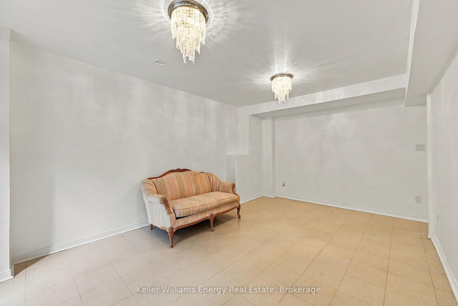 Photo 38 of 990 Glenbourne Drive, Oshawa, Pinecrest — HOMEH