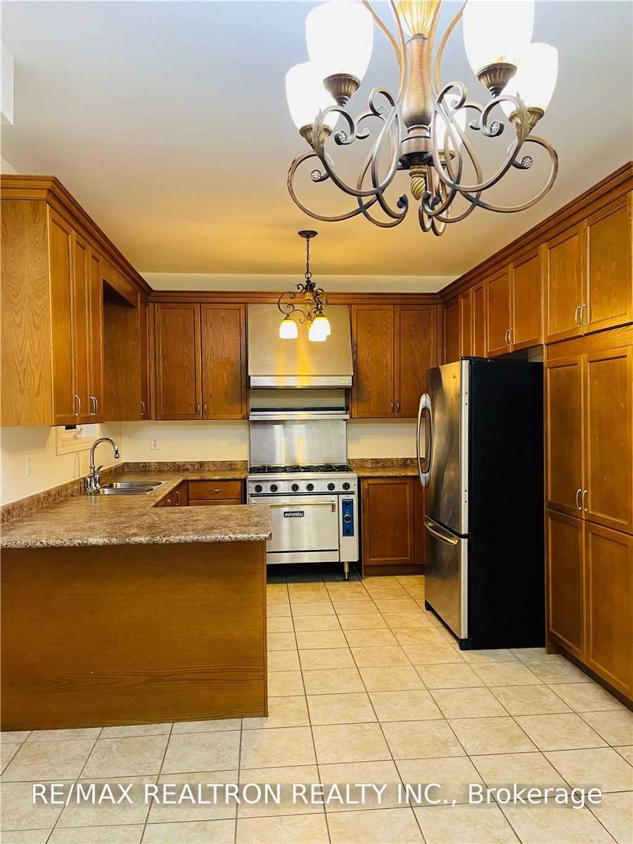 Photo 2 of 35 Basilica Drive, Vaughan, Vellore Village — HOMEH
