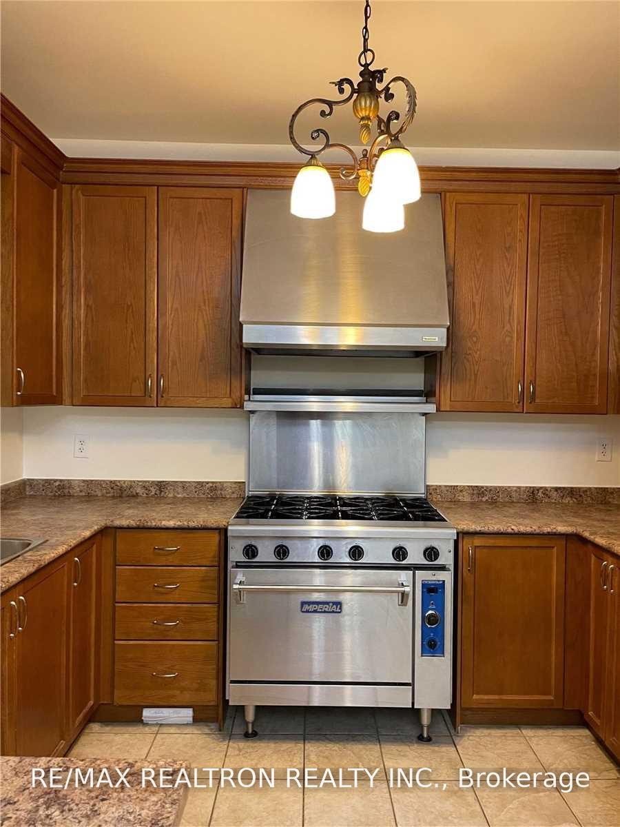 Photo 4 of 35 Basilica Drive, Vaughan, Vellore Village — HOMEH