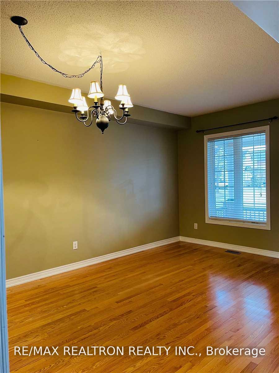 Photo 5 of 35 Basilica Drive, Vaughan, Vellore Village — HOMEH
