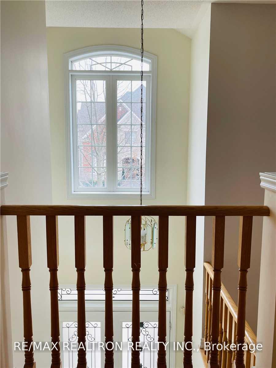 Photo 13 of 35 Basilica Drive, Vaughan, Vellore Village — HOMEH