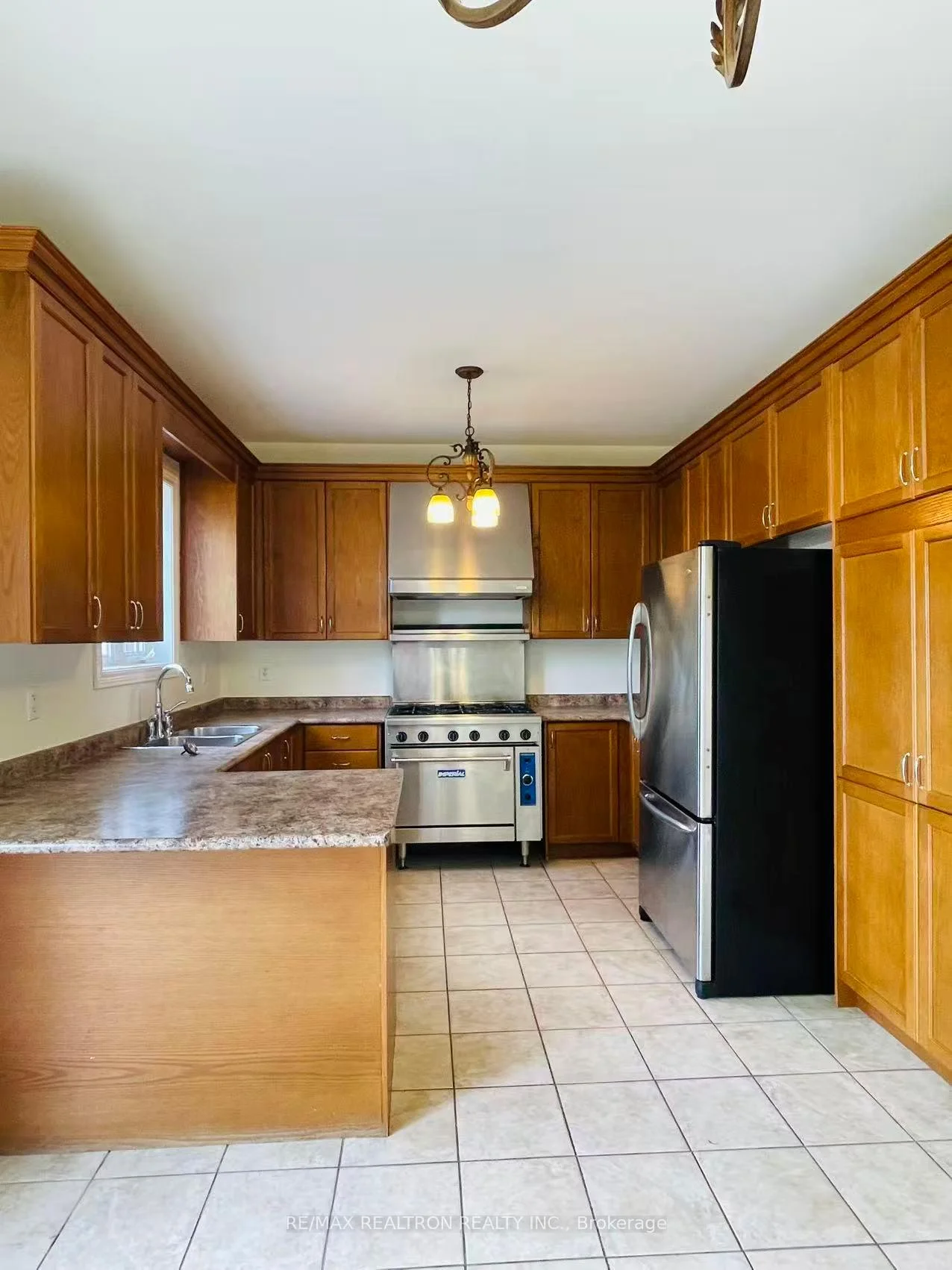 Photo 3 of 35 Basilica Drive, Vaughan, Vellore Village — HOMEH