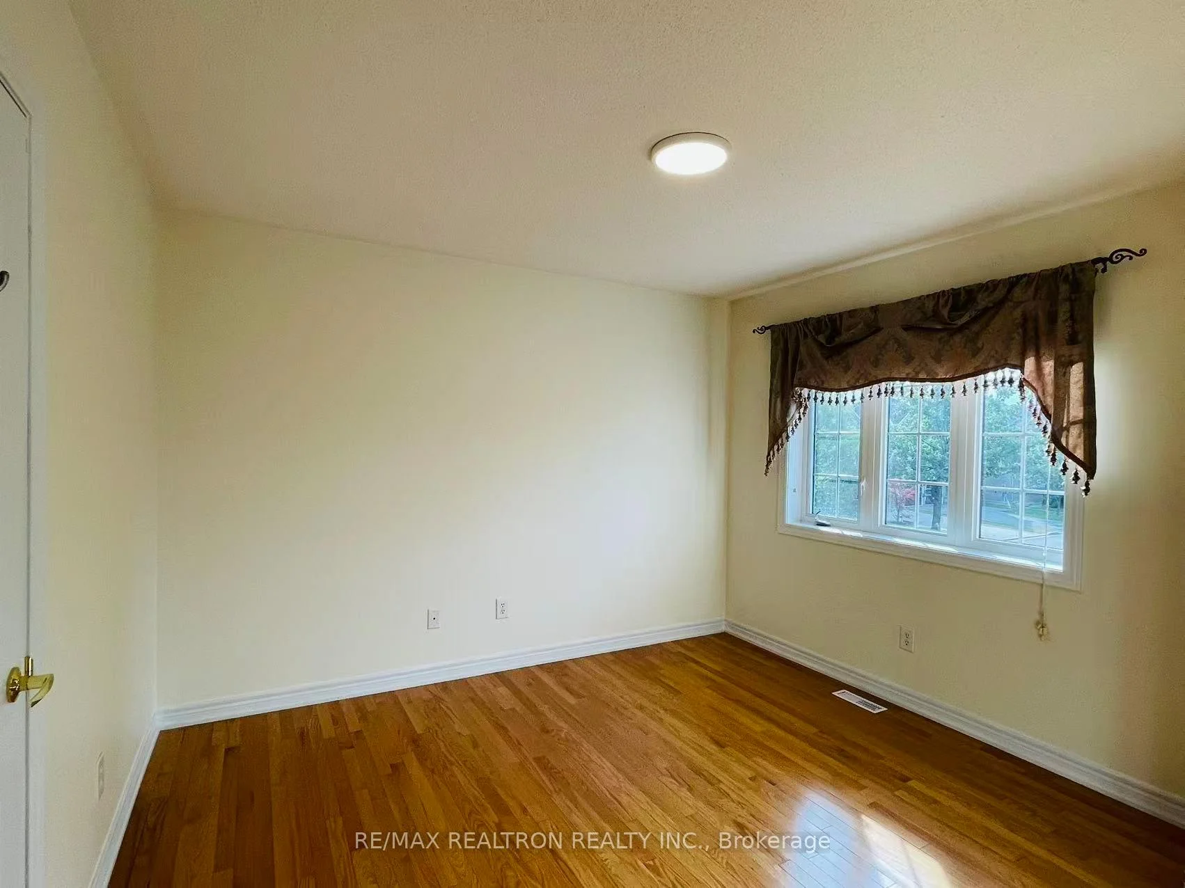 Photo 14 of 35 Basilica Drive, Vaughan, Vellore Village — HOMEH