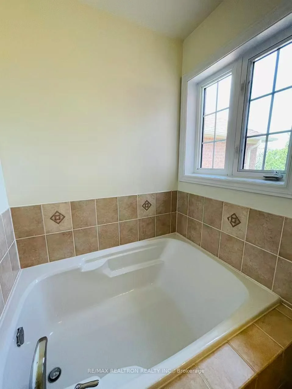 Photo 18 of 35 Basilica Drive, Vaughan, Vellore Village — HOMEH
