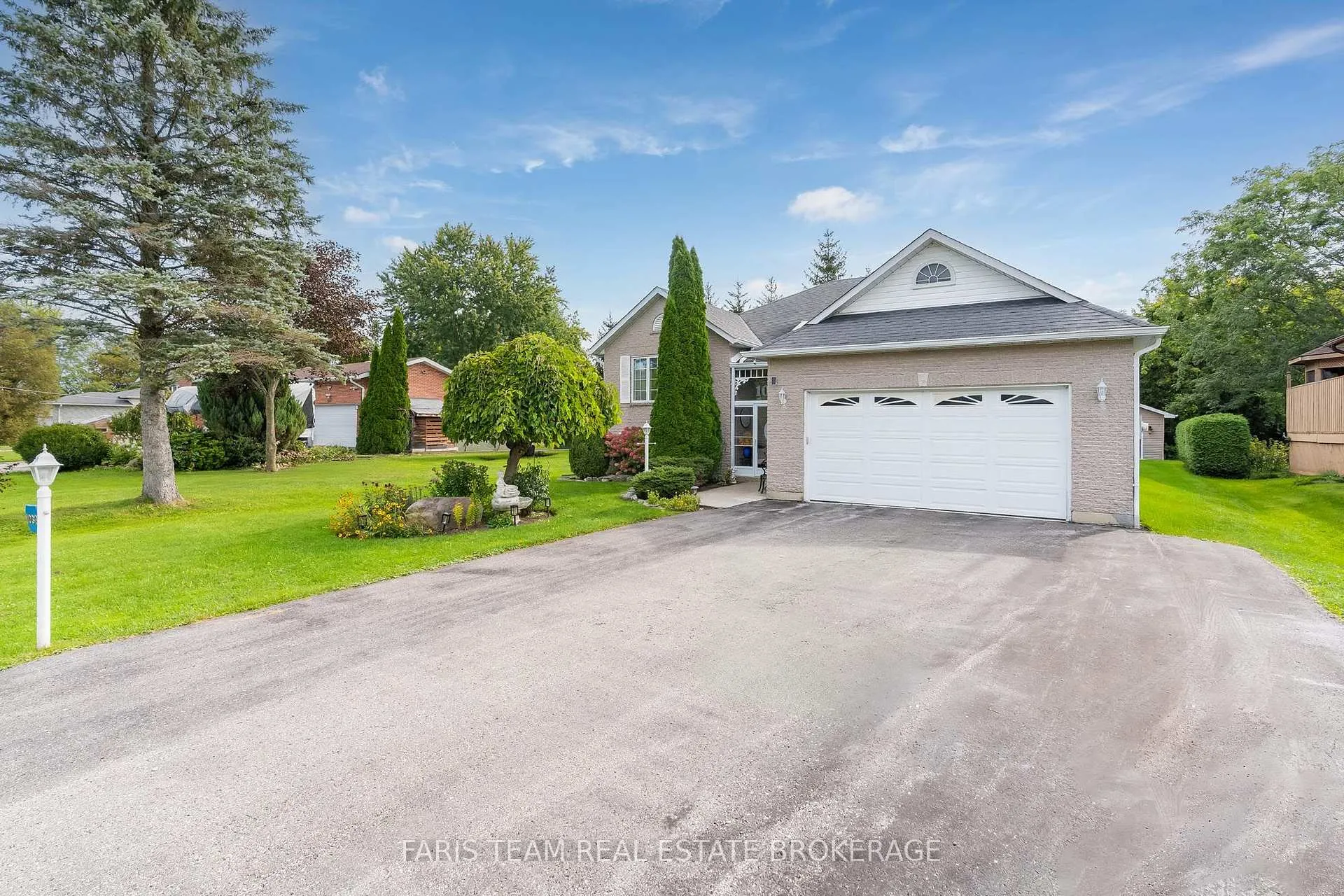 Photo 3 of 1033 Cameron Street, Innisfil, Rural Innisfil — HOMEH