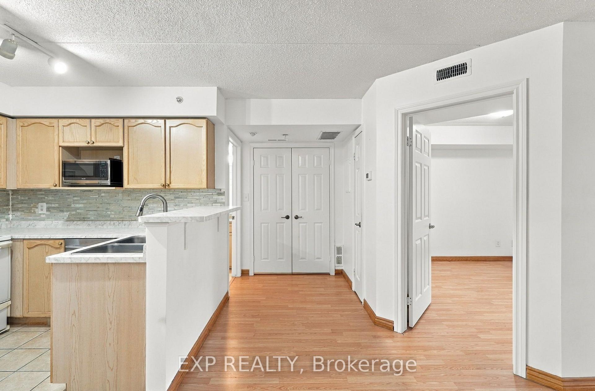 Photo 3 of Unit 206, 1440 Bishops Gate, Oakville, Glen Abbey — HOMEH
