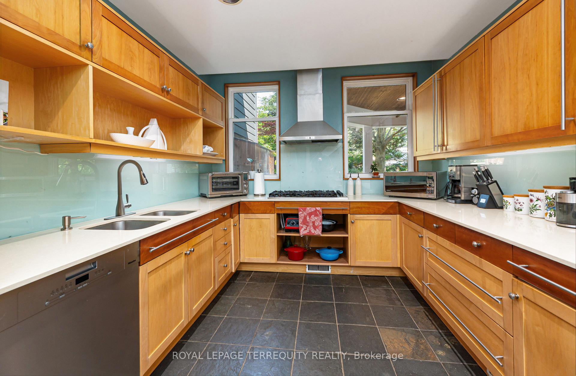 Photo 13 of 89 Leuty Avenue, Toronto, The Beaches — HOMEH