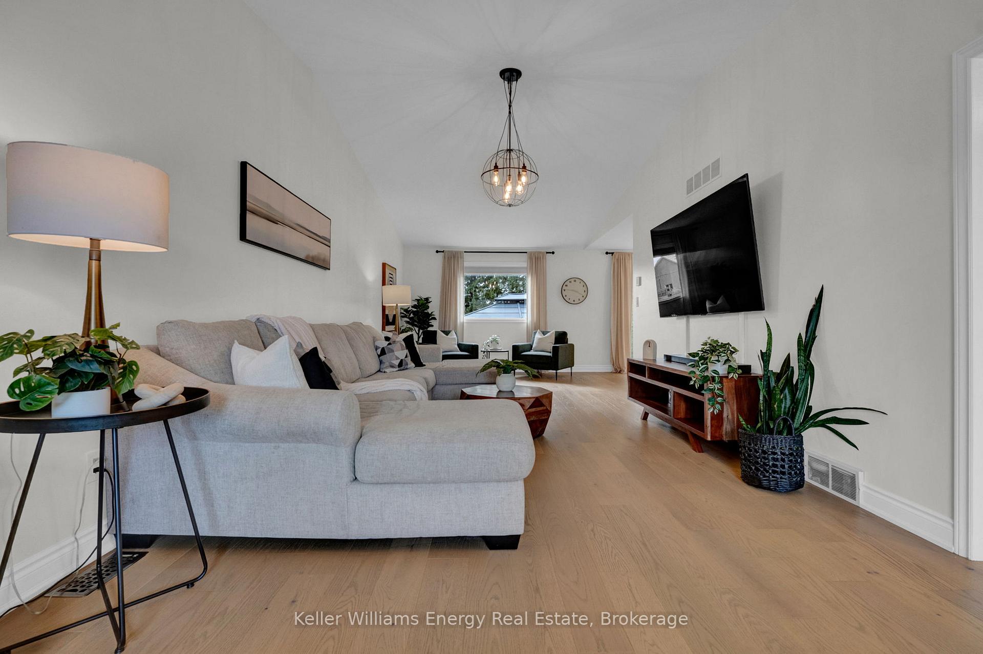 Photo 5 of 5736 Main Street, Clarington, Orono — HOMEH