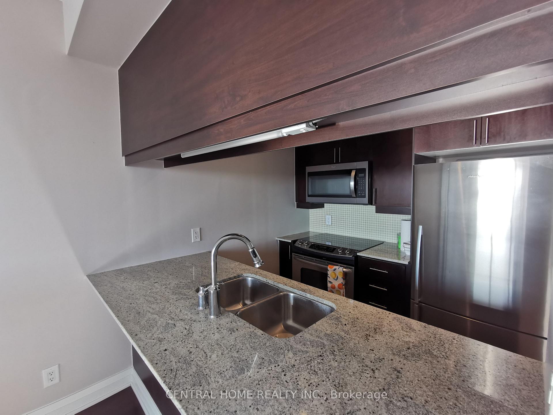 Photo 3 of Unit 613, 1055 Southdown Road, Mississauga, Clarkson — HOMEH