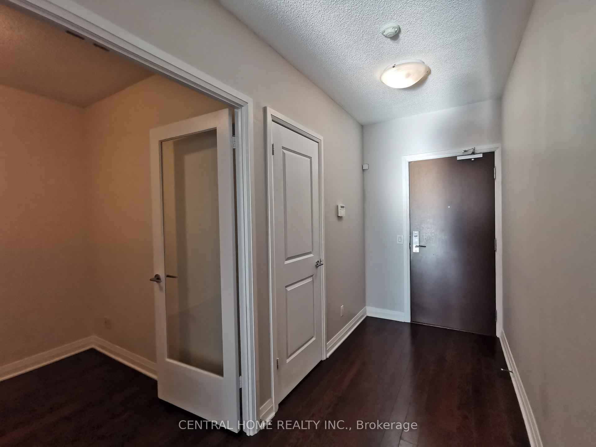 Photo 4 of Unit 613, 1055 Southdown Road, Mississauga, Clarkson — HOMEH
