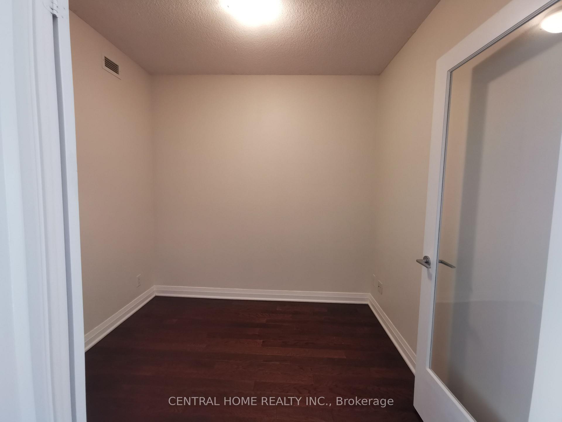 Photo 5 of Unit 613, 1055 Southdown Road, Mississauga, Clarkson — HOMEH
