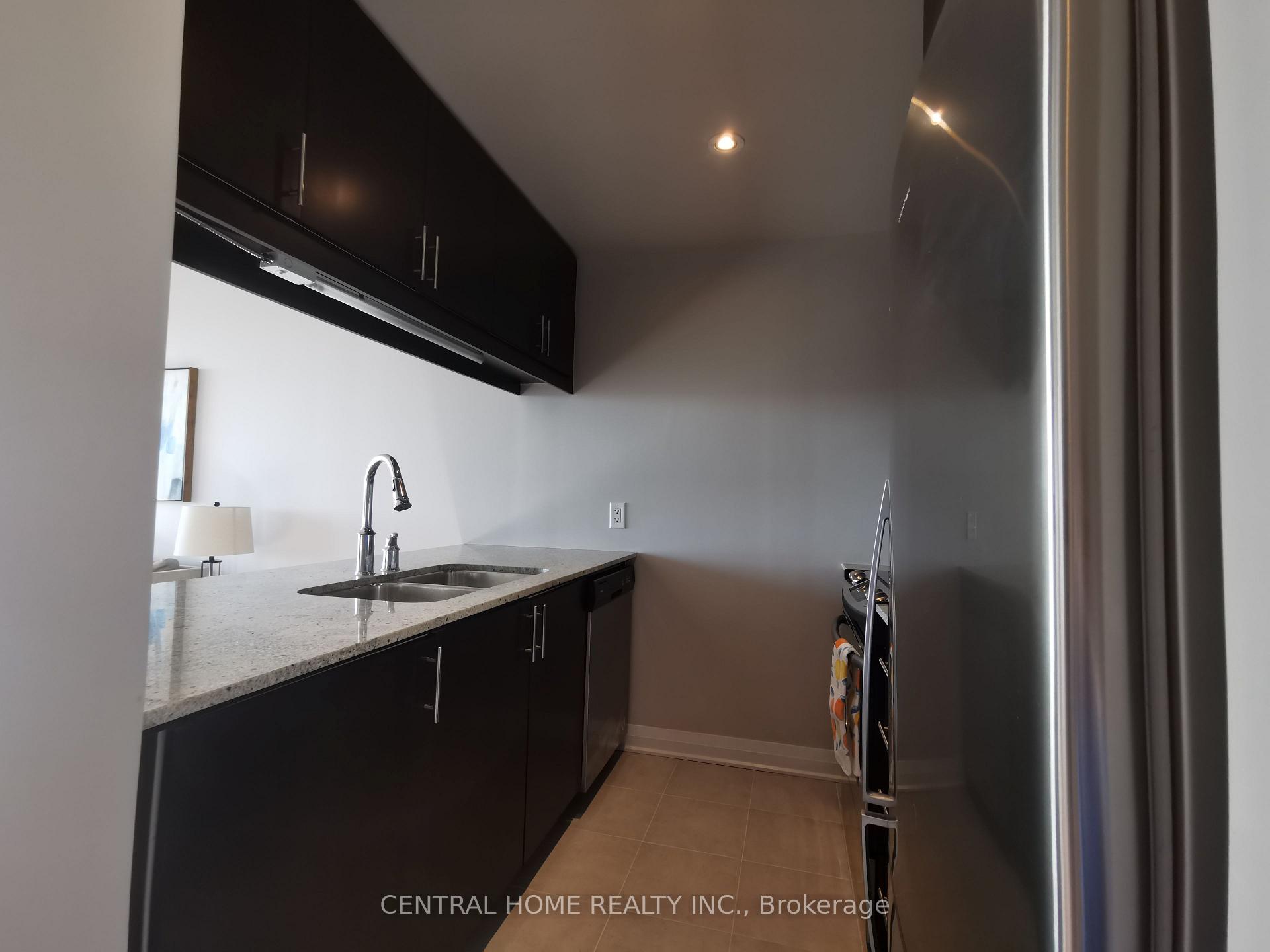 Photo 6 of Unit 613, 1055 Southdown Road, Mississauga, Clarkson — HOMEH