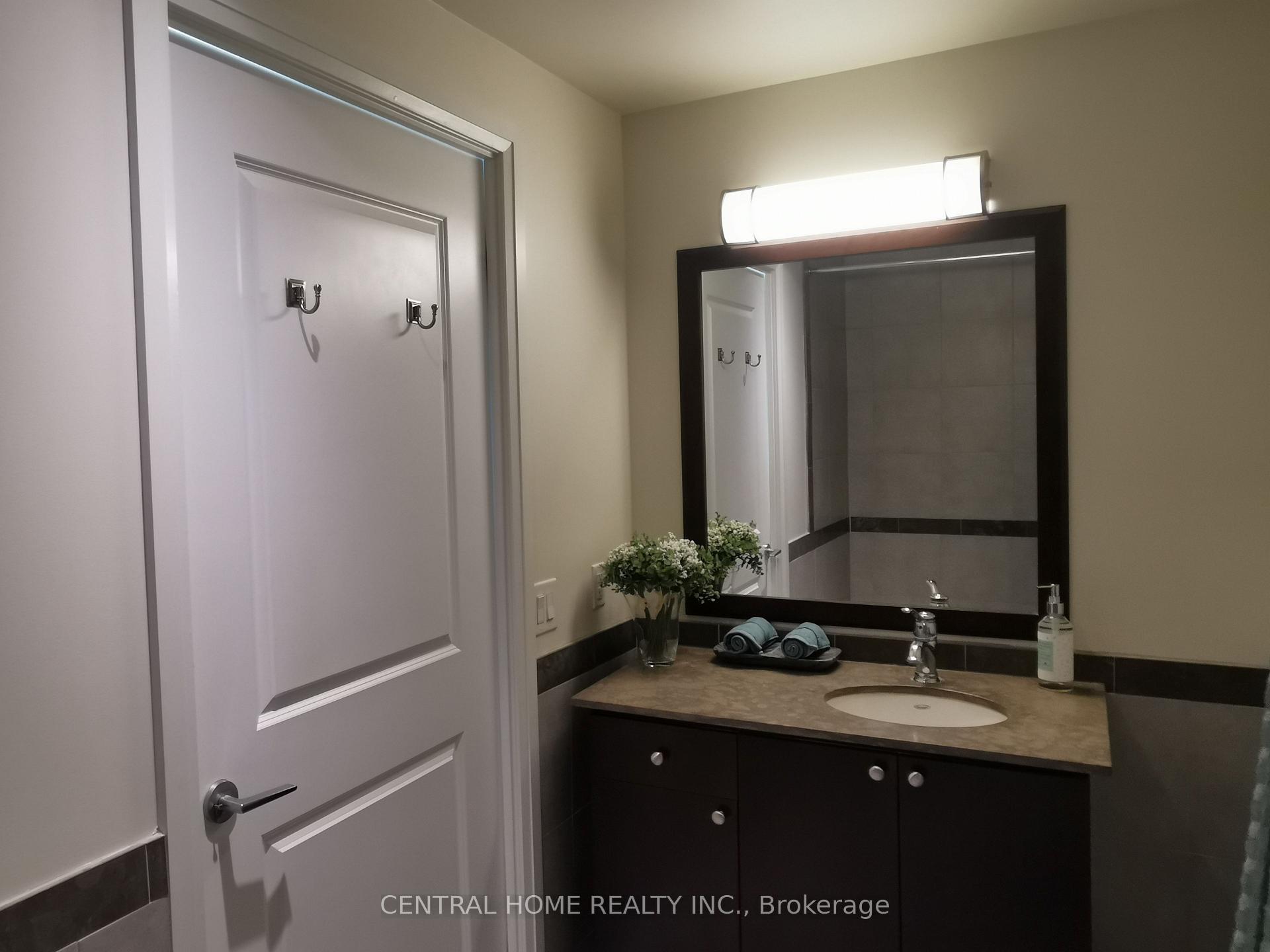 Photo 9 of Unit 613, 1055 Southdown Road, Mississauga, Clarkson — HOMEH