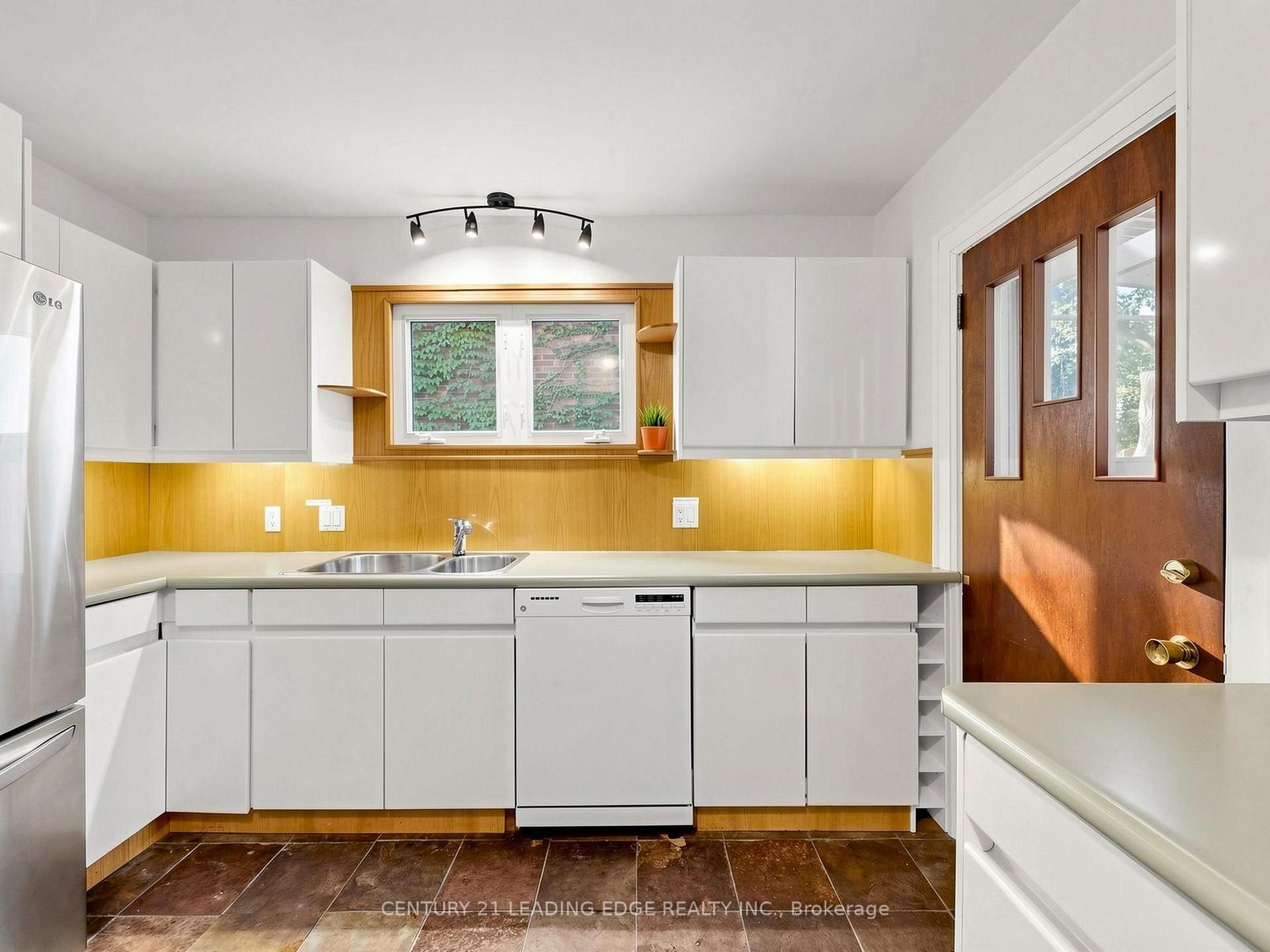Photo 7 of 108 Frederick Street, Oshawa, O'Neill — HOMEH