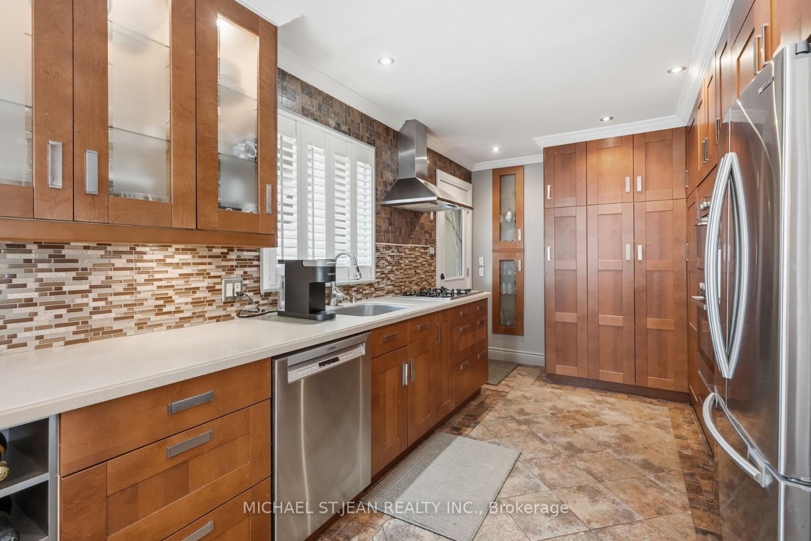 Photo 11 of 33 Centennial Parkway S, Hamilton, Stoney Creek — HOMEH