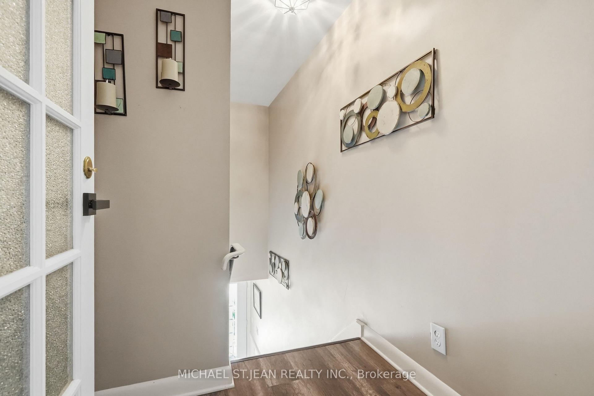 Photo 18 of 33 Centennial Parkway S, Hamilton, Stoney Creek — HOMEH