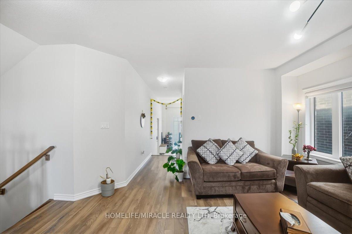 Photo 9 of 15 Moriarity Drive, Brant, Paris — HOMEH