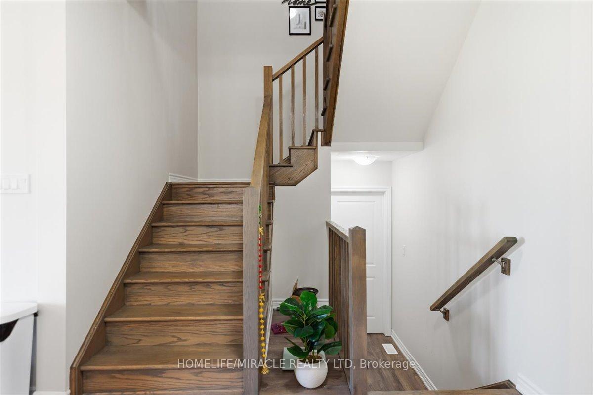 Photo 23 of 15 Moriarity Drive, Brant, Paris — HOMEH