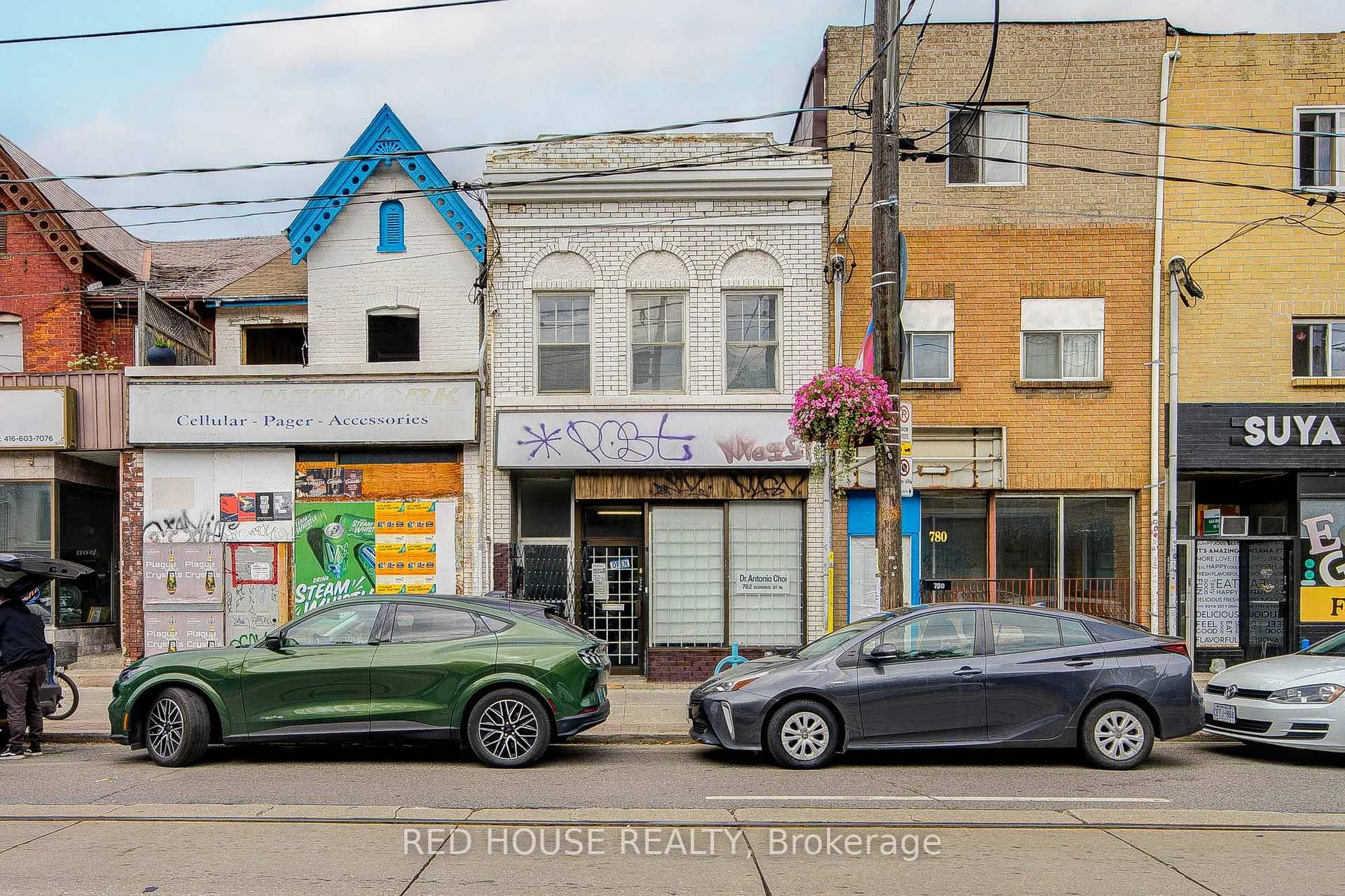 Photo 2 of 782 Dundas Street W, Toronto, Trinity-Bellwoods — HOMEH