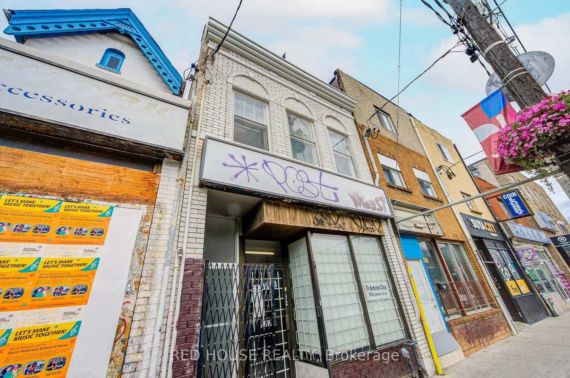 Photo 11 of 782 Dundas Street W, Toronto, Trinity-Bellwoods — HOMEH