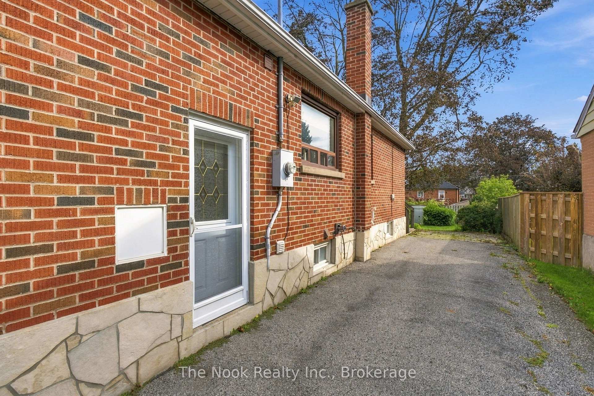 Photo 5 of 289 Highland Avenue, Oshawa, Central — HOMEH