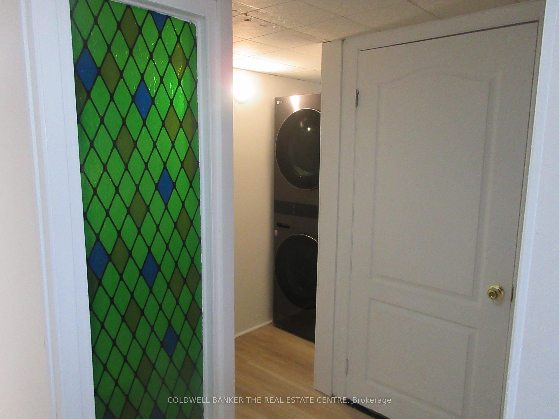 Photo 3 of 72 Navaho Drive, North York, Pleasant View — HOMEH