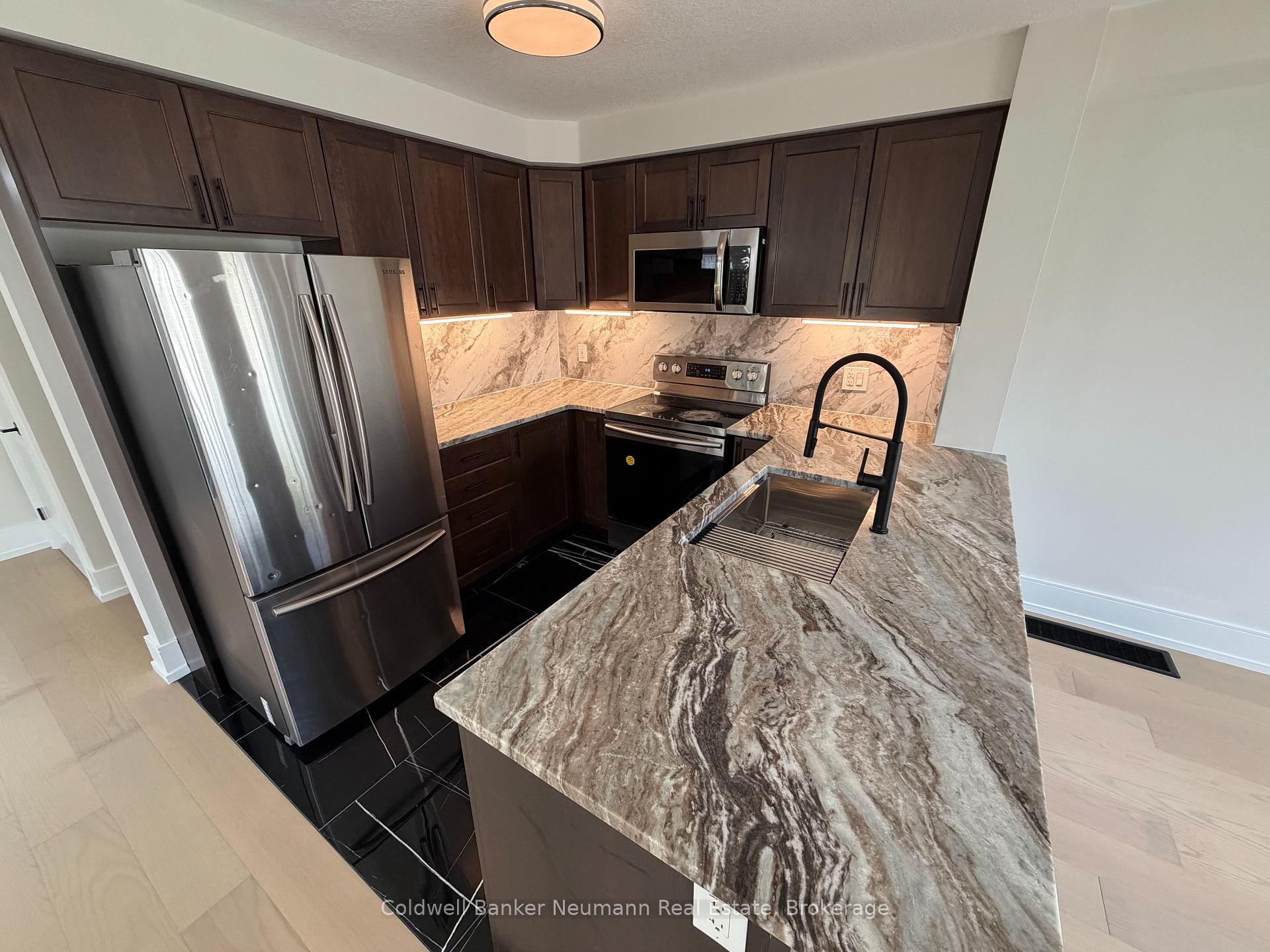 Photo 7 of 157 South Creek Drive, Kitchener, Doon South — HOMEH