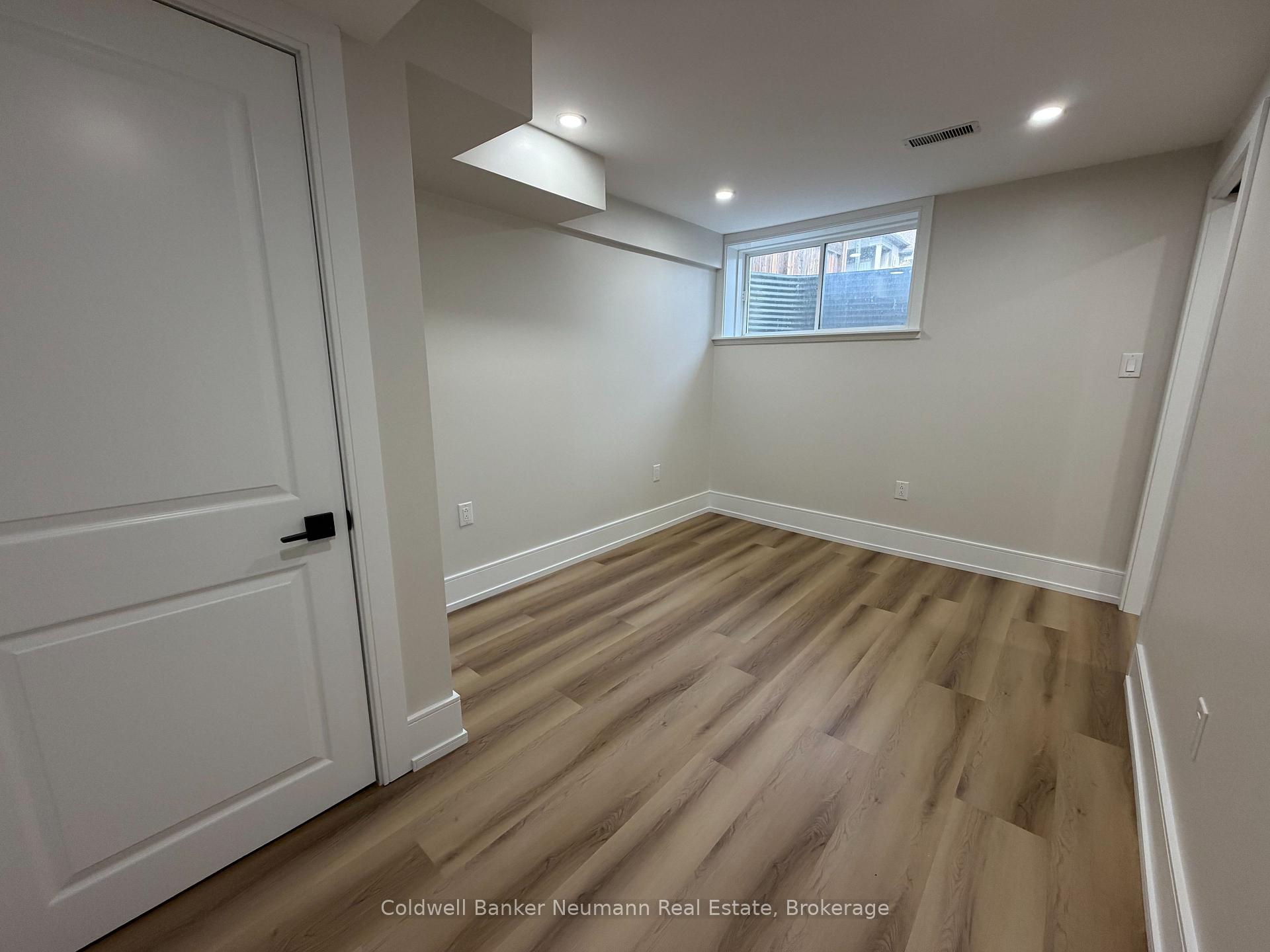 Photo 28 of 157 South Creek Drive, Kitchener, Doon South — HOMEH