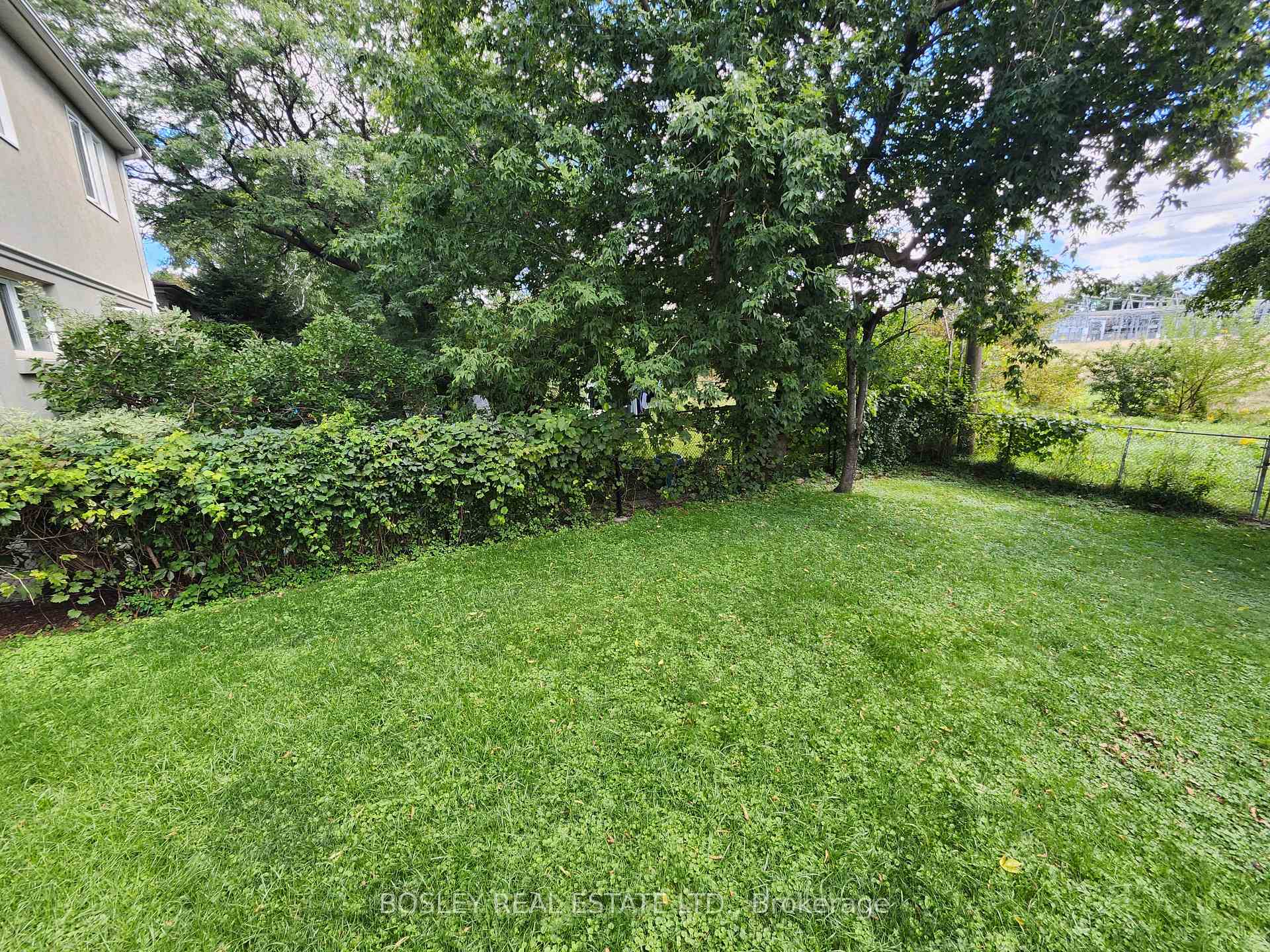 Photo 12 of Unit Main, 37 Summerside Crescent, North York, Hillcrest Village — HOMEH