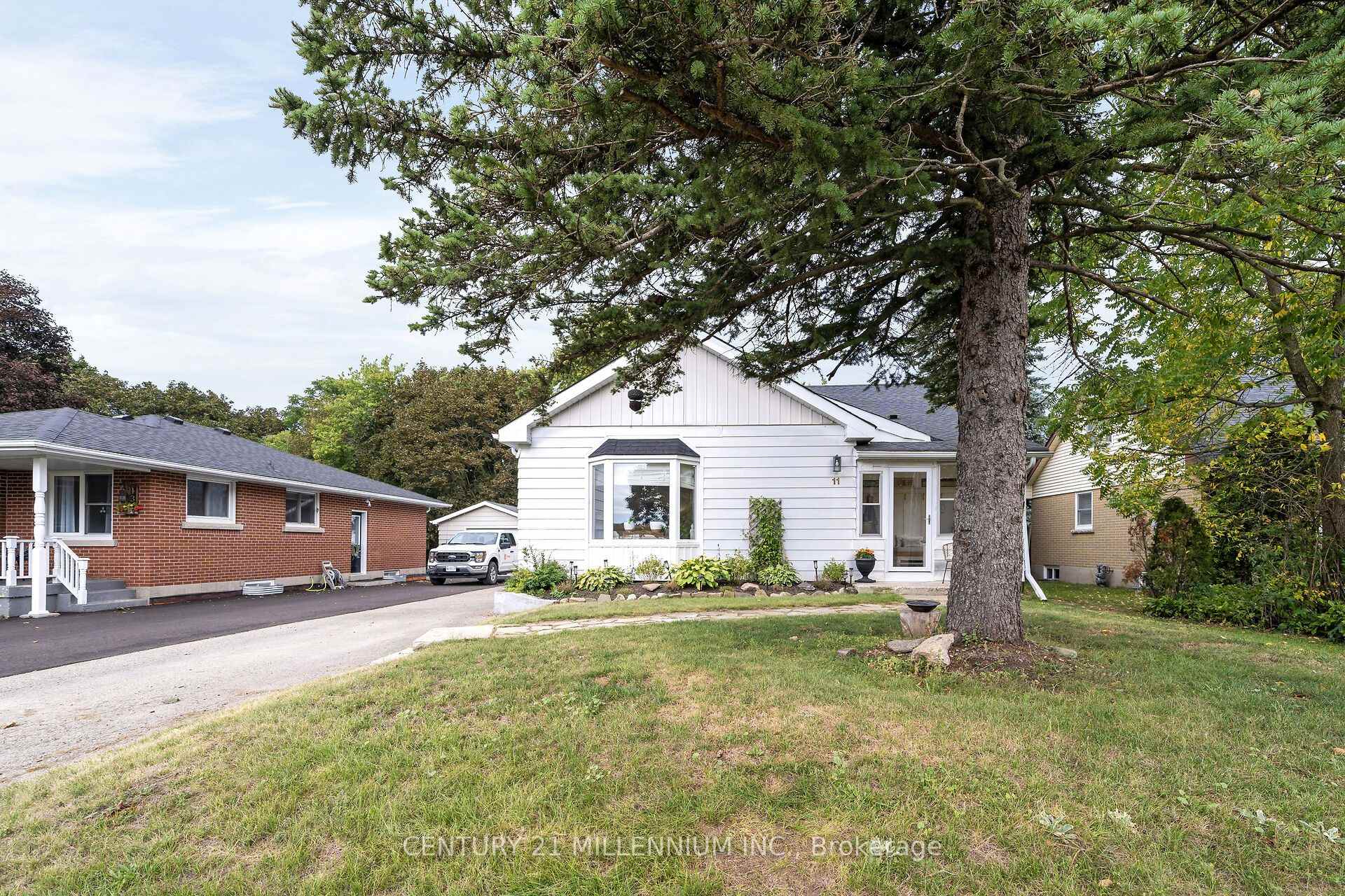 Photo 2 of 11 Dundas Street W, Erin — HOMEH