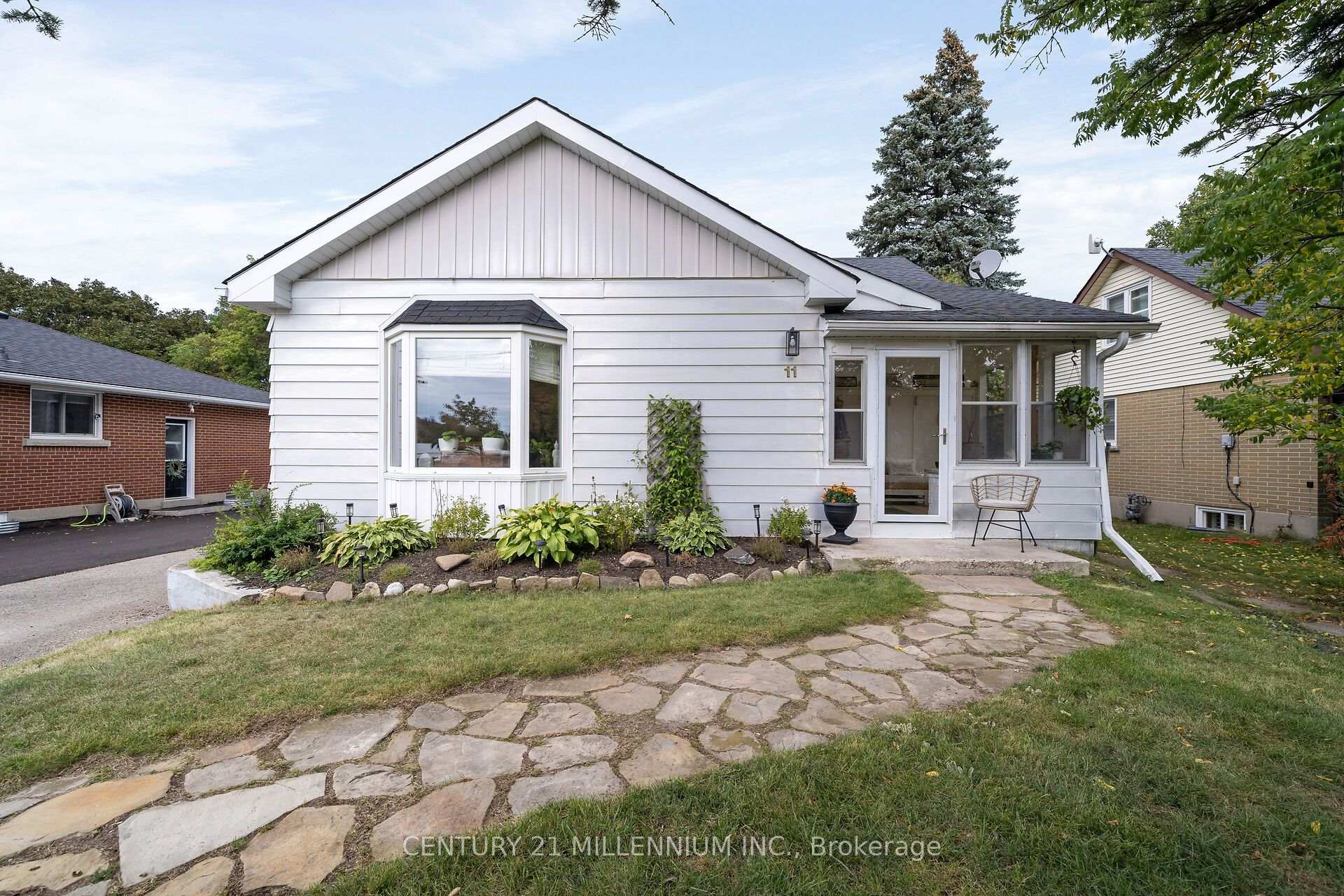 Photo 3 of 11 Dundas Street W, Erin — HOMEH