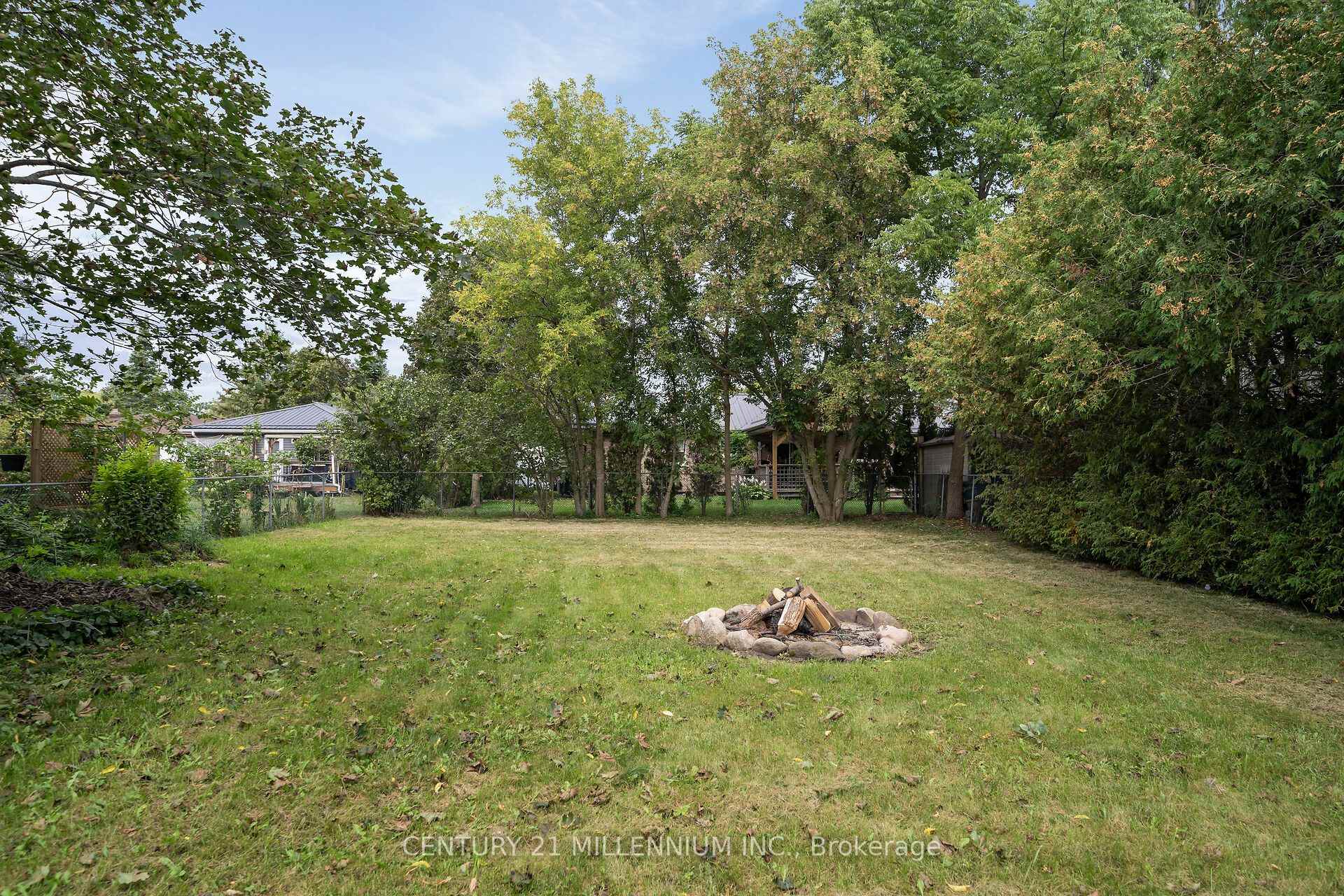 Photo 44 of 11 Dundas Street W, Erin — HOMEH