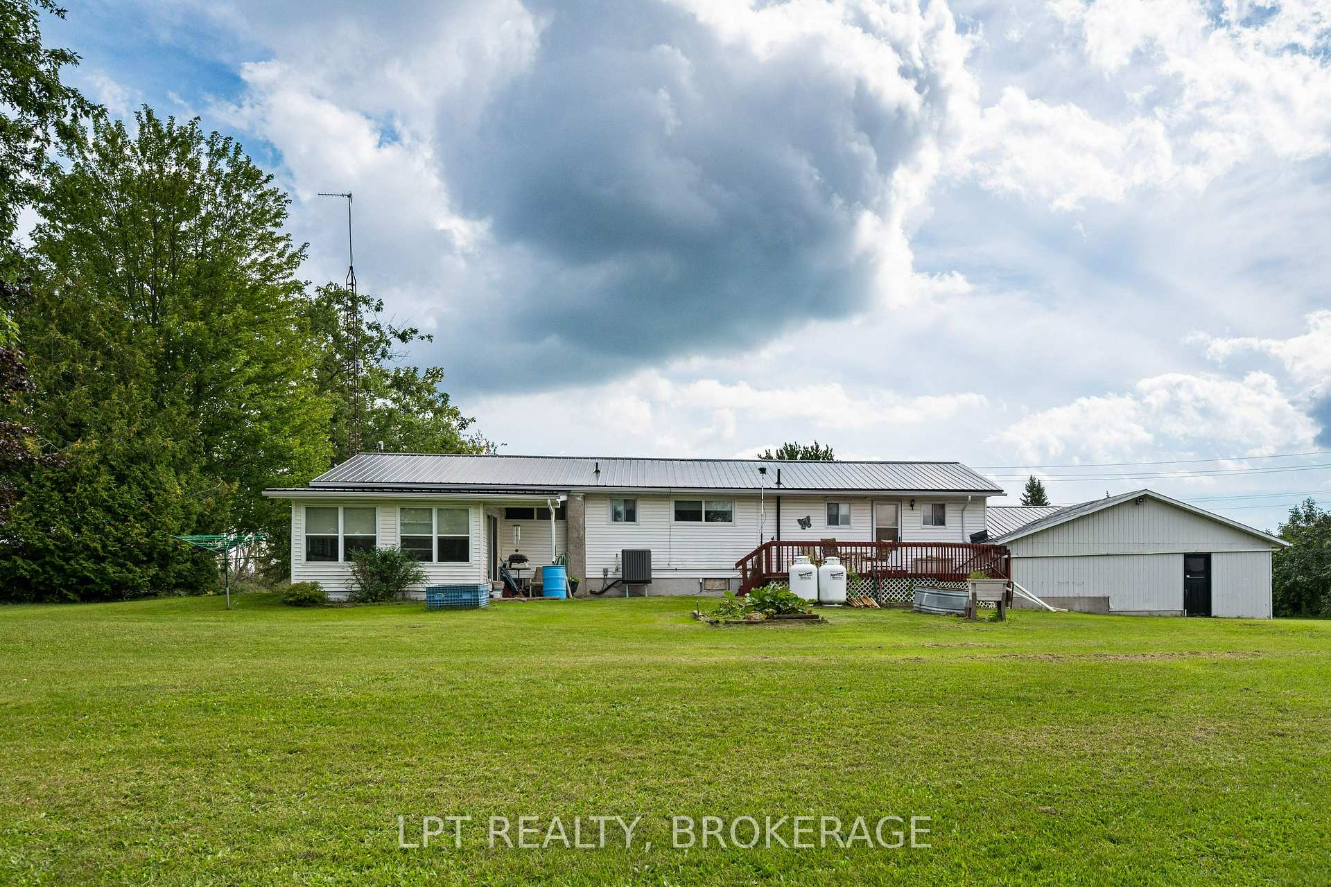 Photo 7 of 6087 County Road 2, Loyalist, Lennox and Addington - South — HOMEH