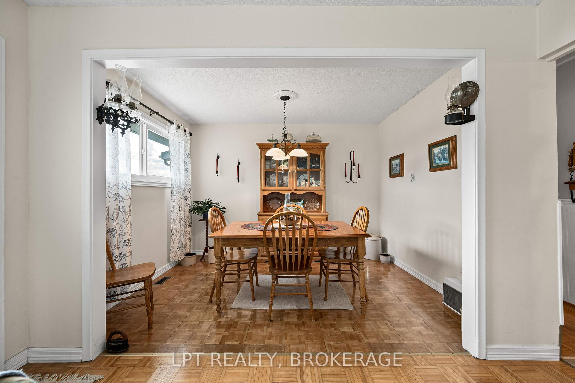 Photo 15 of 6087 County Road 2, Loyalist, Lennox and Addington - South — HOMEH
