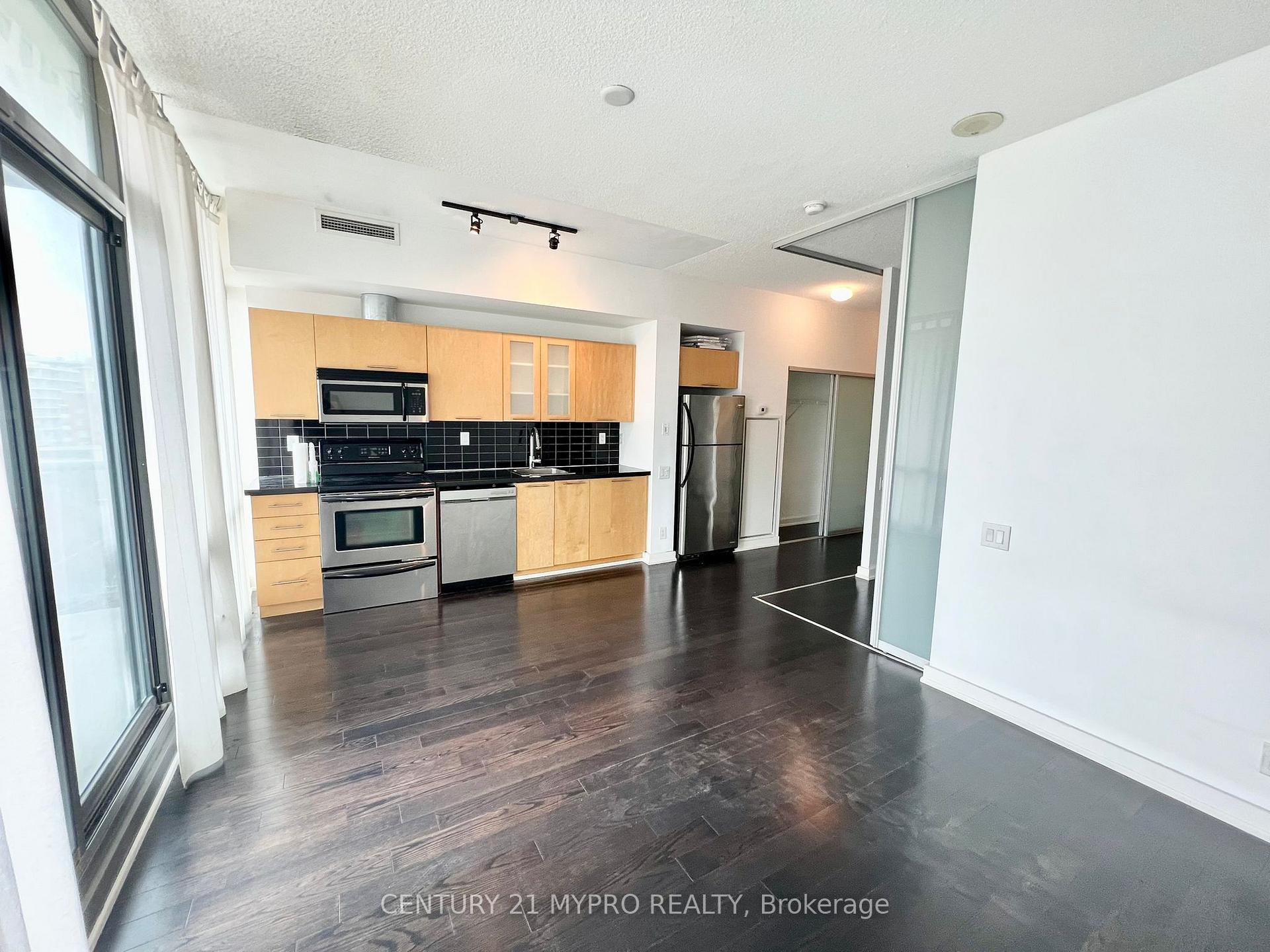 Photo 2 of Unit 801, 33 Mill Street, Toronto, Waterfront Communities — HOMEH
