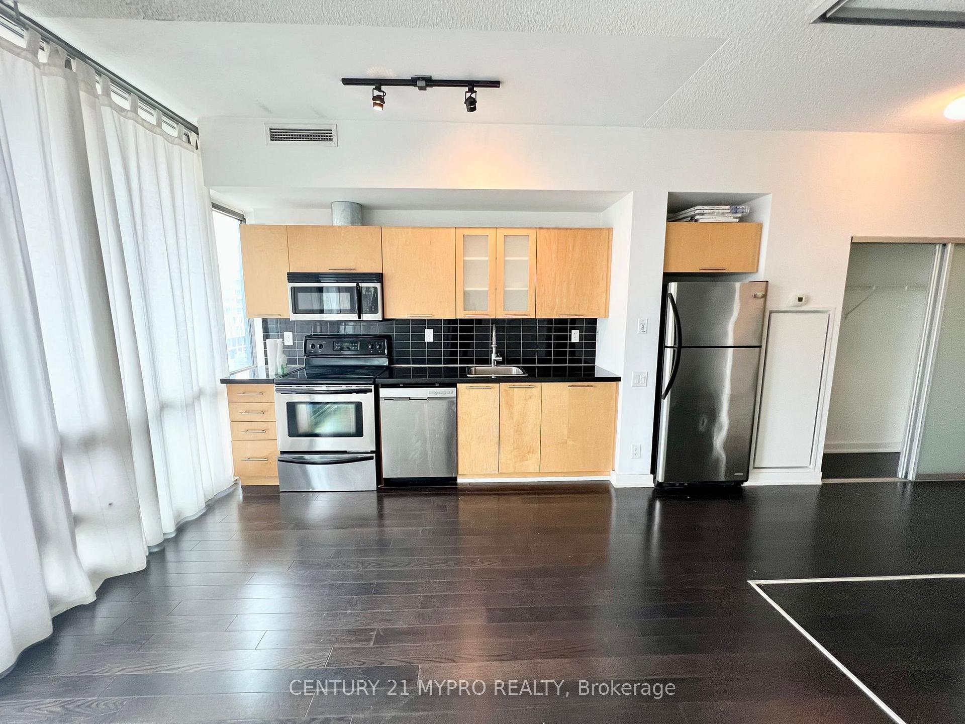 Photo 3 of Unit 801, 33 Mill Street, Toronto, Waterfront Communities — HOMEH
