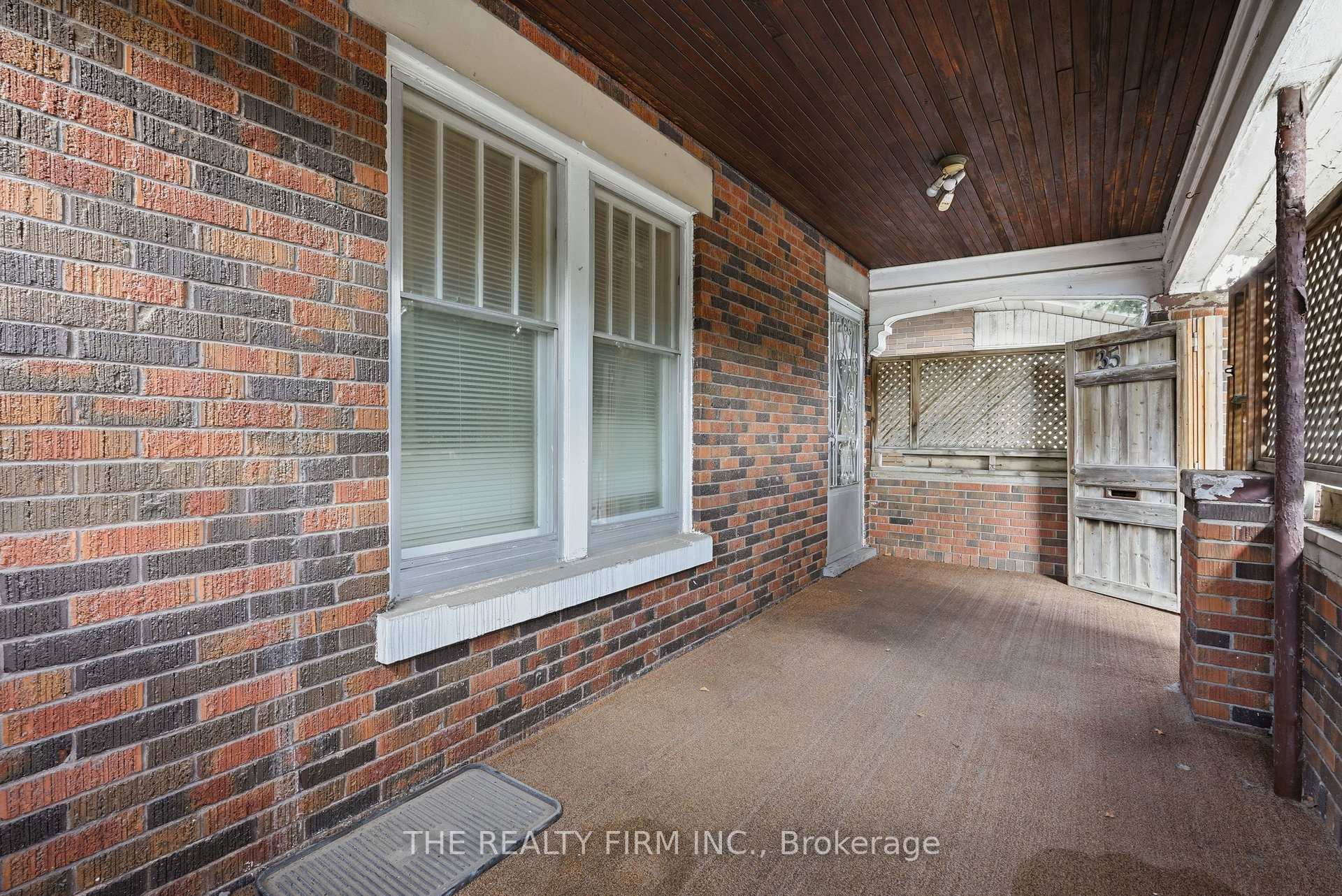 Photo 2 of 35 Wharncliffe Road S, London, South F — HOMEH