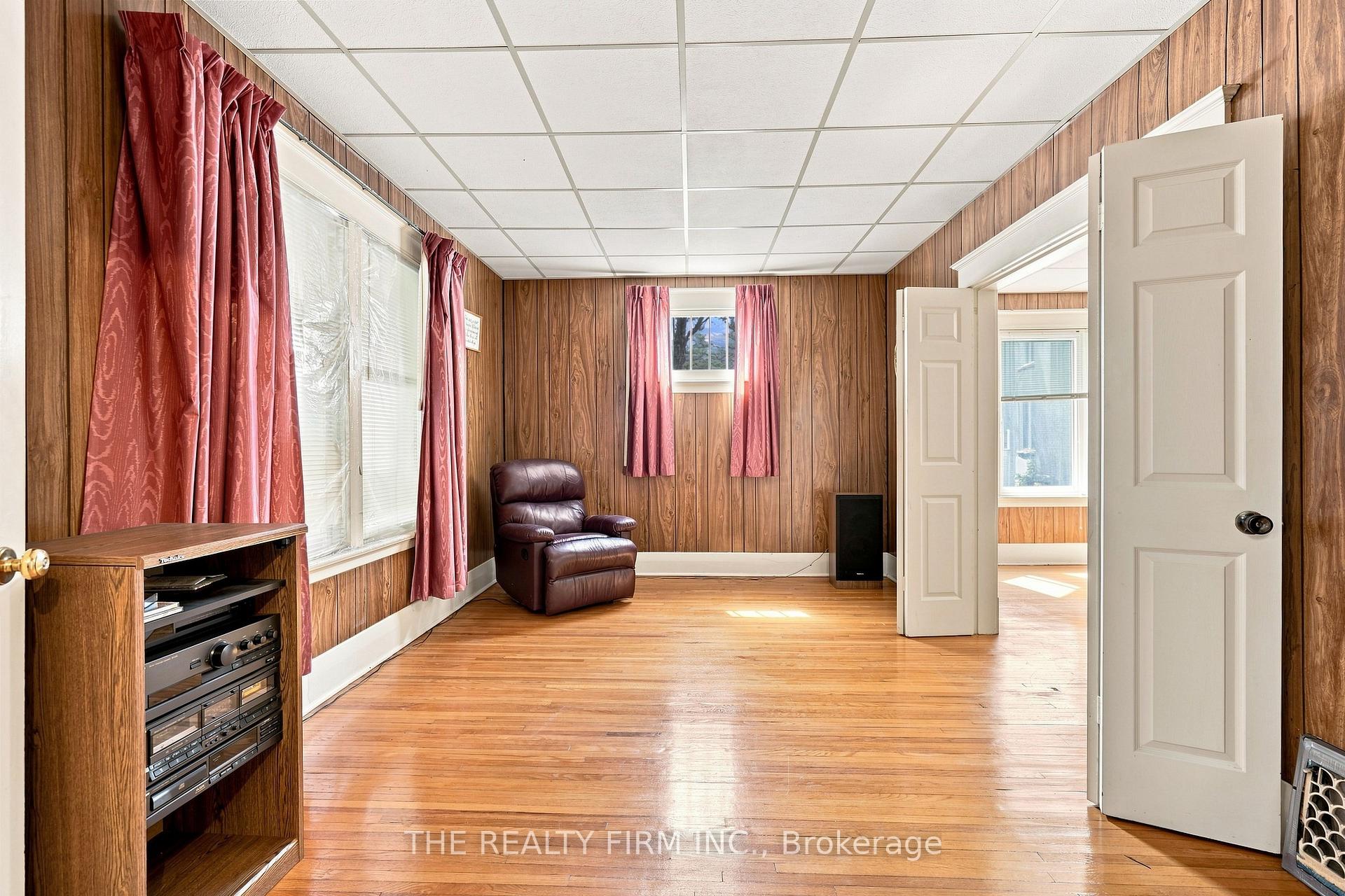 Photo 6 of 35 Wharncliffe Road S, London, South F — HOMEH