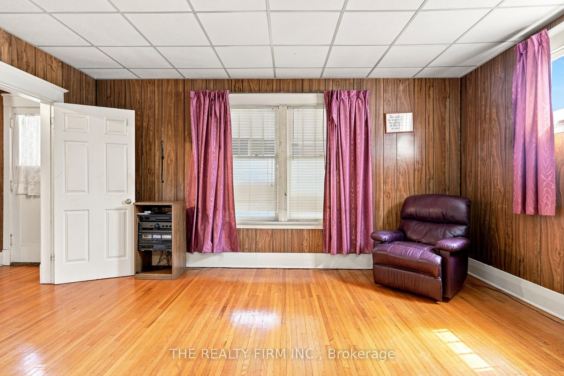 Photo 8 of 35 Wharncliffe Road S, London, South F — HOMEH