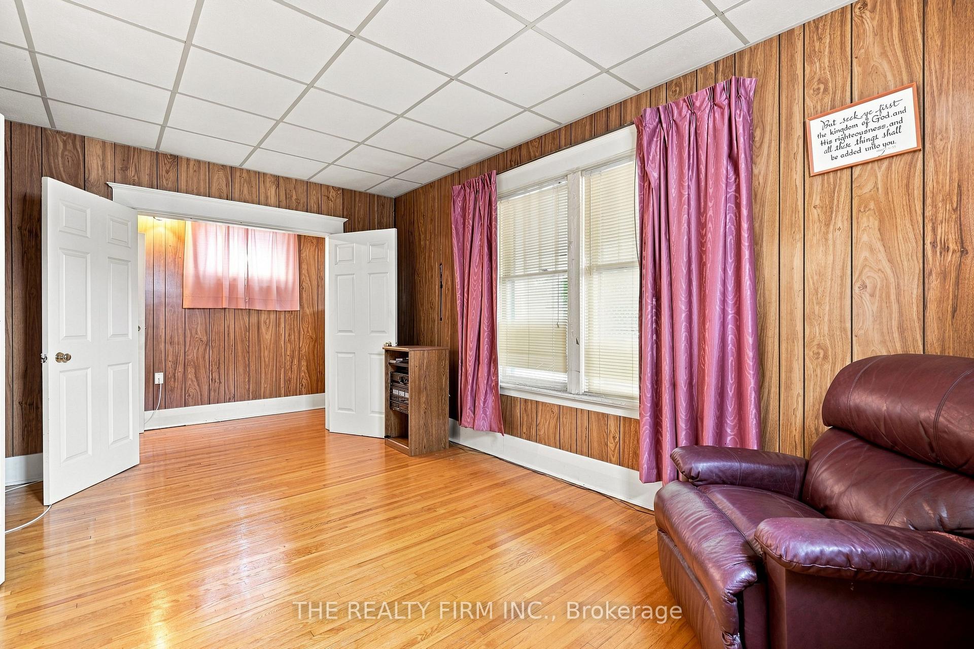 Photo 10 of 35 Wharncliffe Road S, London, South F — HOMEH