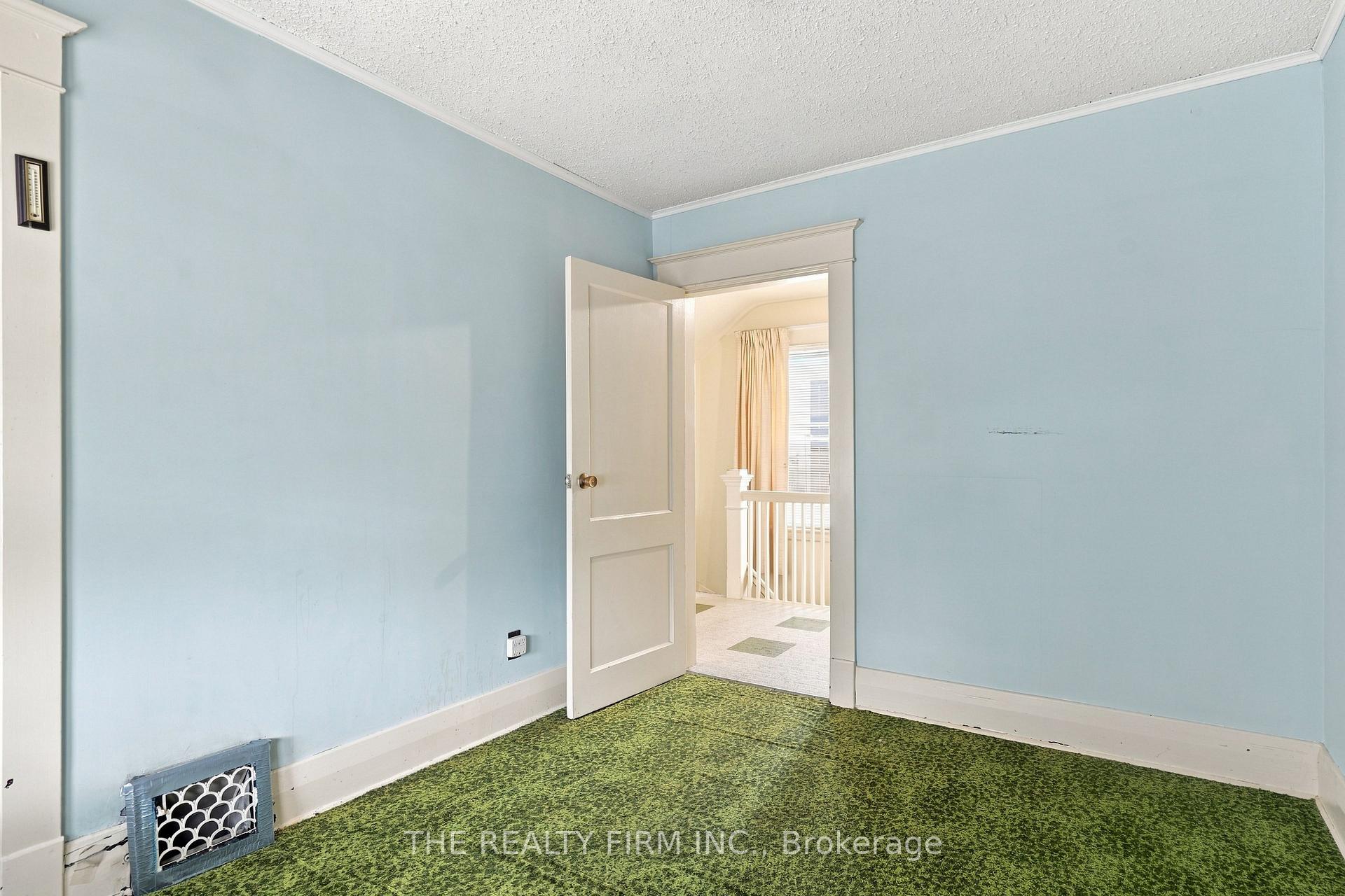 Photo 25 of 35 Wharncliffe Road S, London, South F — HOMEH