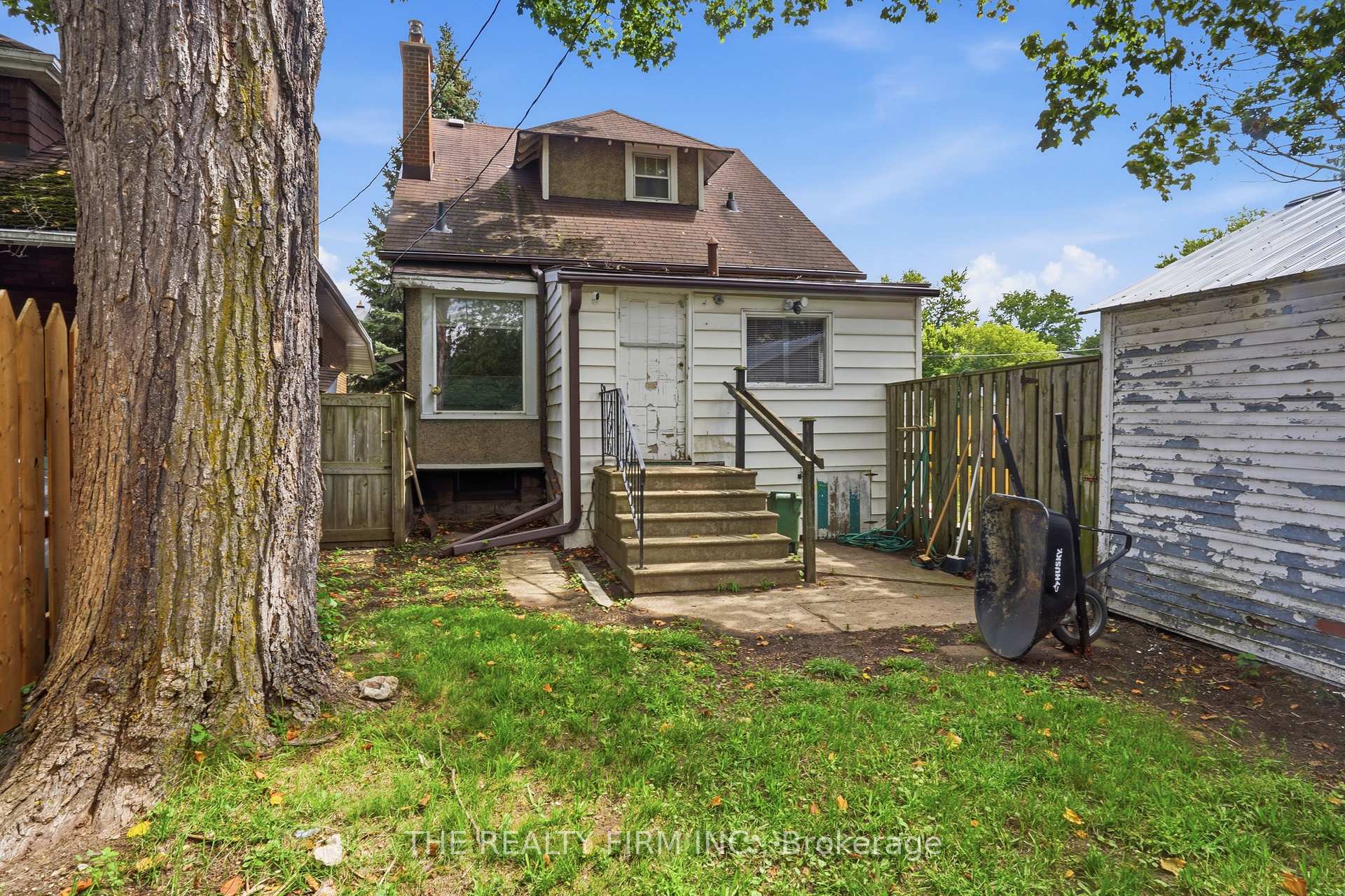 Photo 40 of 35 Wharncliffe Road S, London, South F — HOMEH