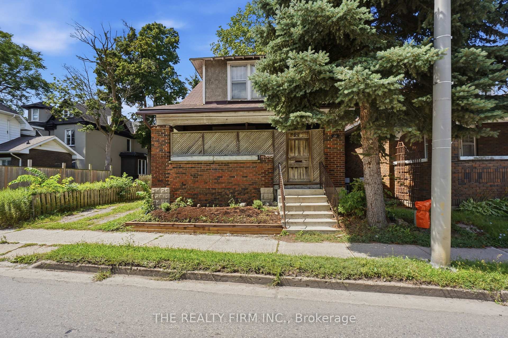 Photo 43 of 35 Wharncliffe Road S, London, South F — HOMEH