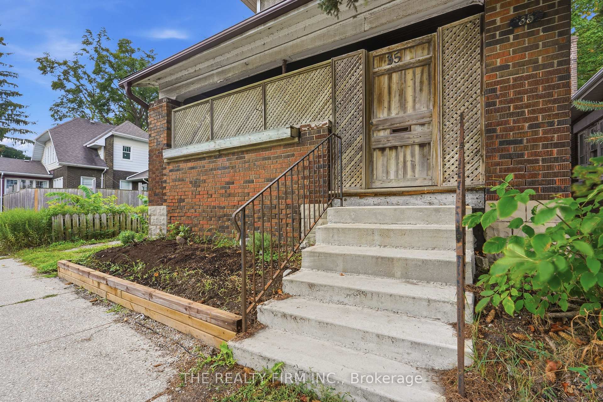 Photo 44 of 35 Wharncliffe Road S, London, South F — HOMEH